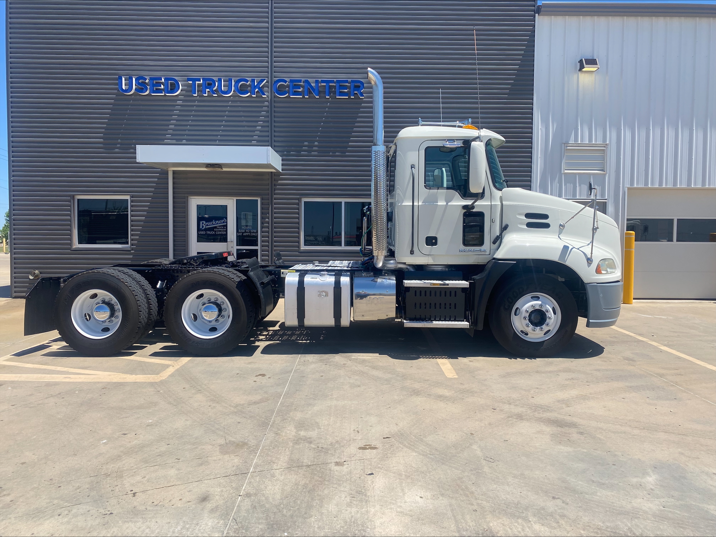 2016 Mack Pinnacle in Oklahoma City, OK — photo 4