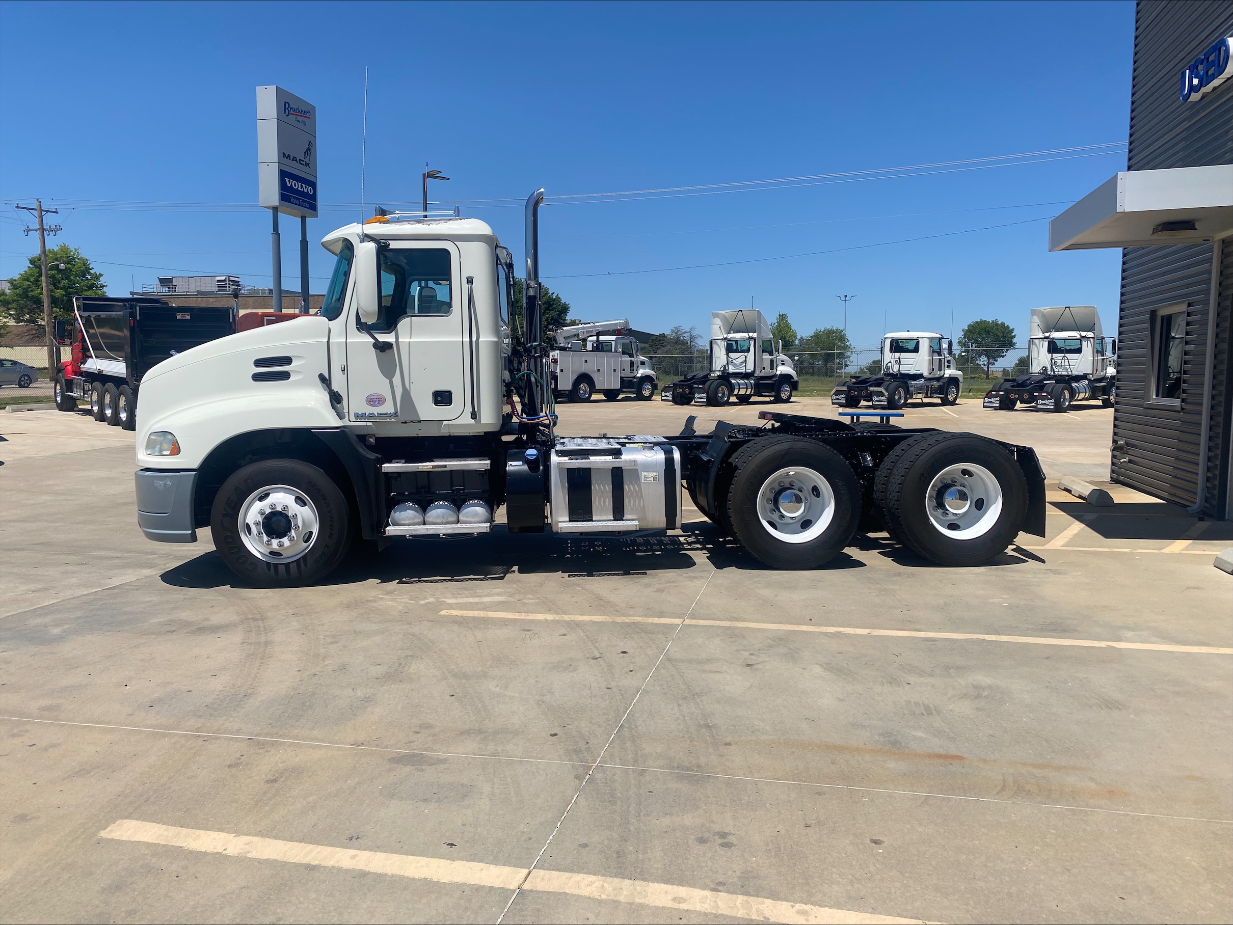 2016 Mack Pinnacle in Oklahoma City, OK — photo 8