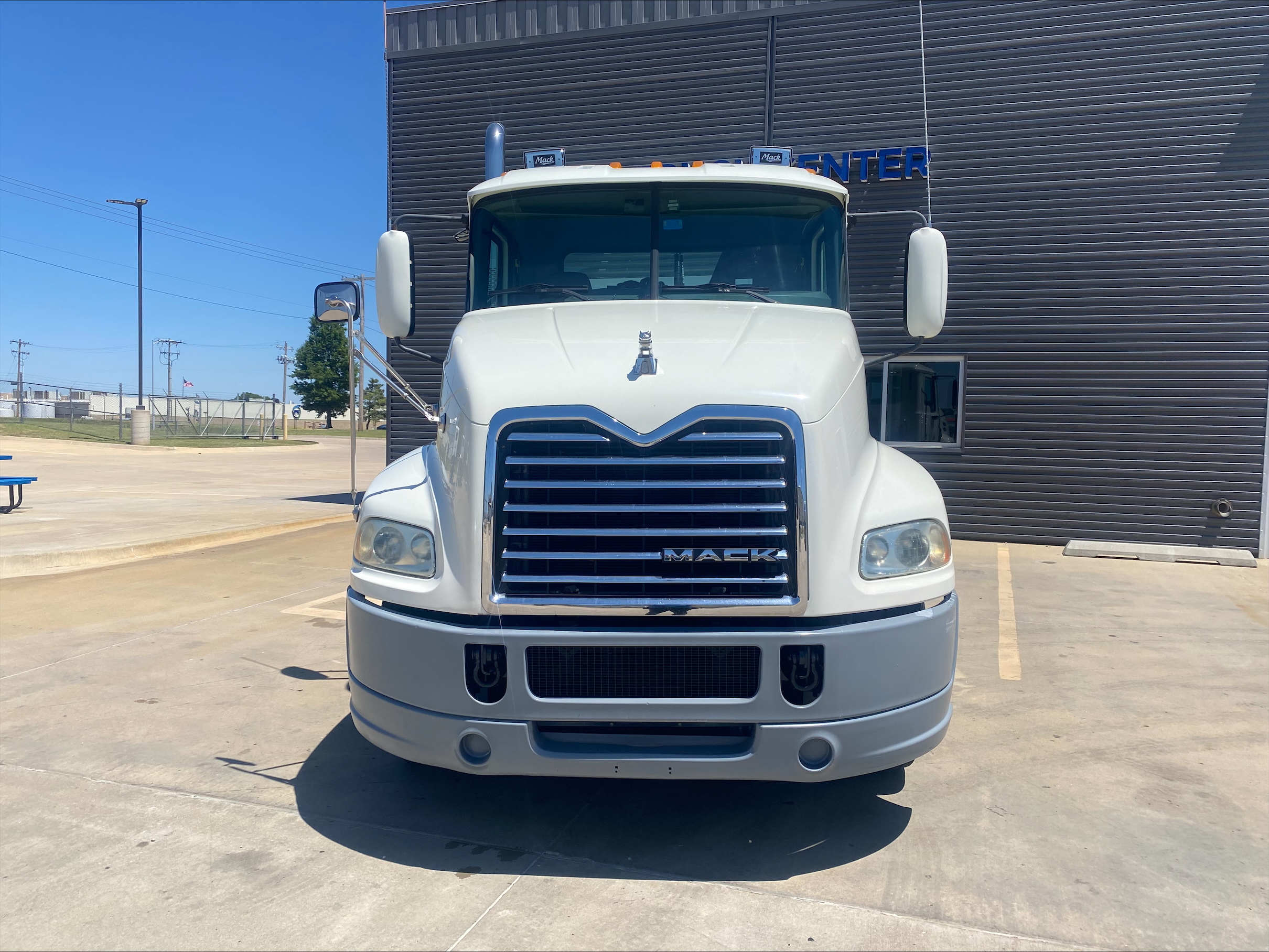 2016 Mack Pinnacle in Oklahoma City, OK — photo 2