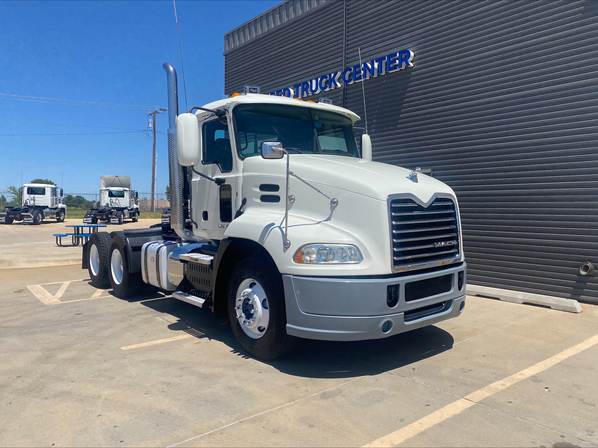 2016 Mack Pinnacle in Oklahoma City, OK — photo 3