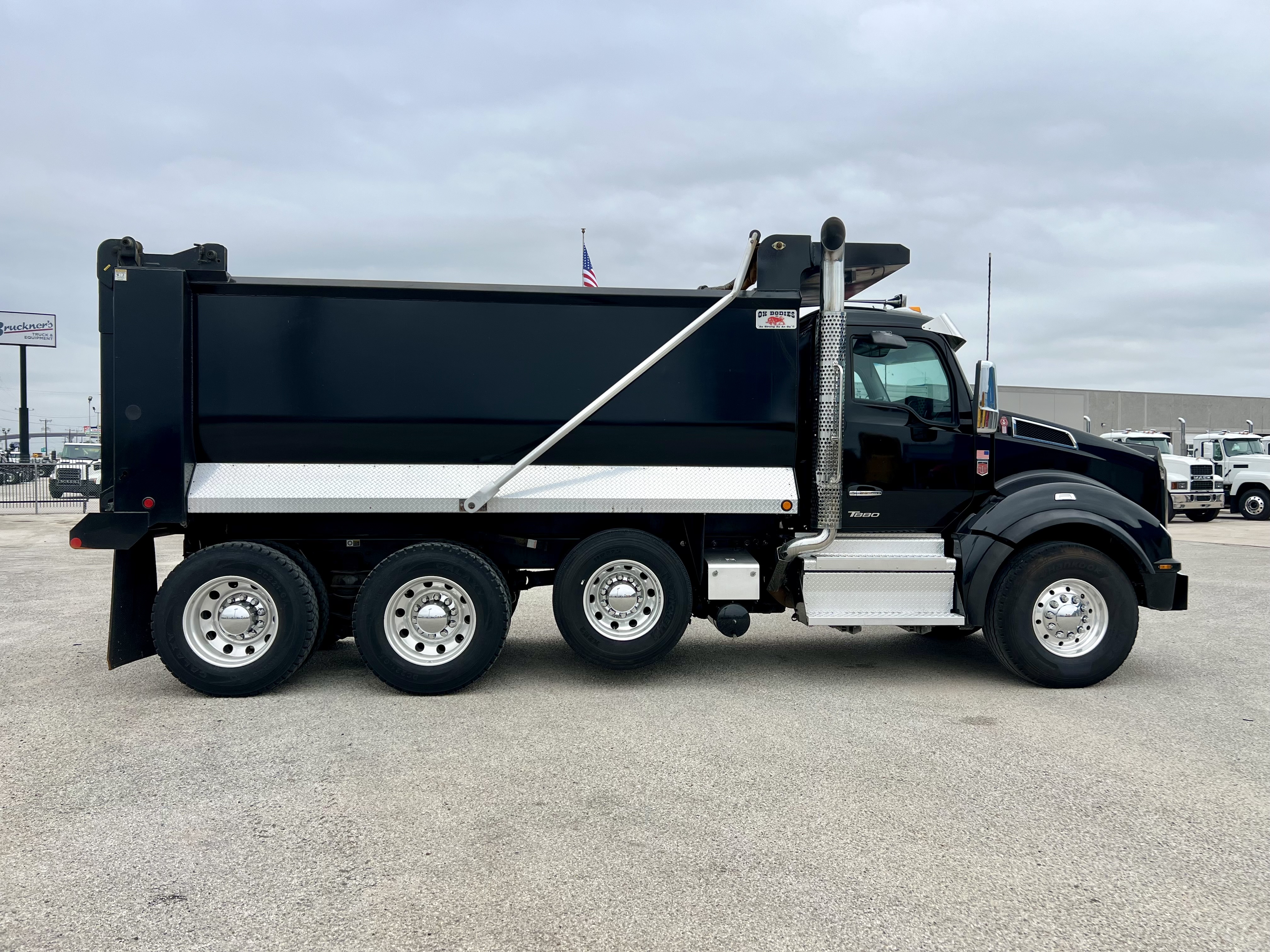 2026 Kenworth T880 in San Antonio, TX — photo 3