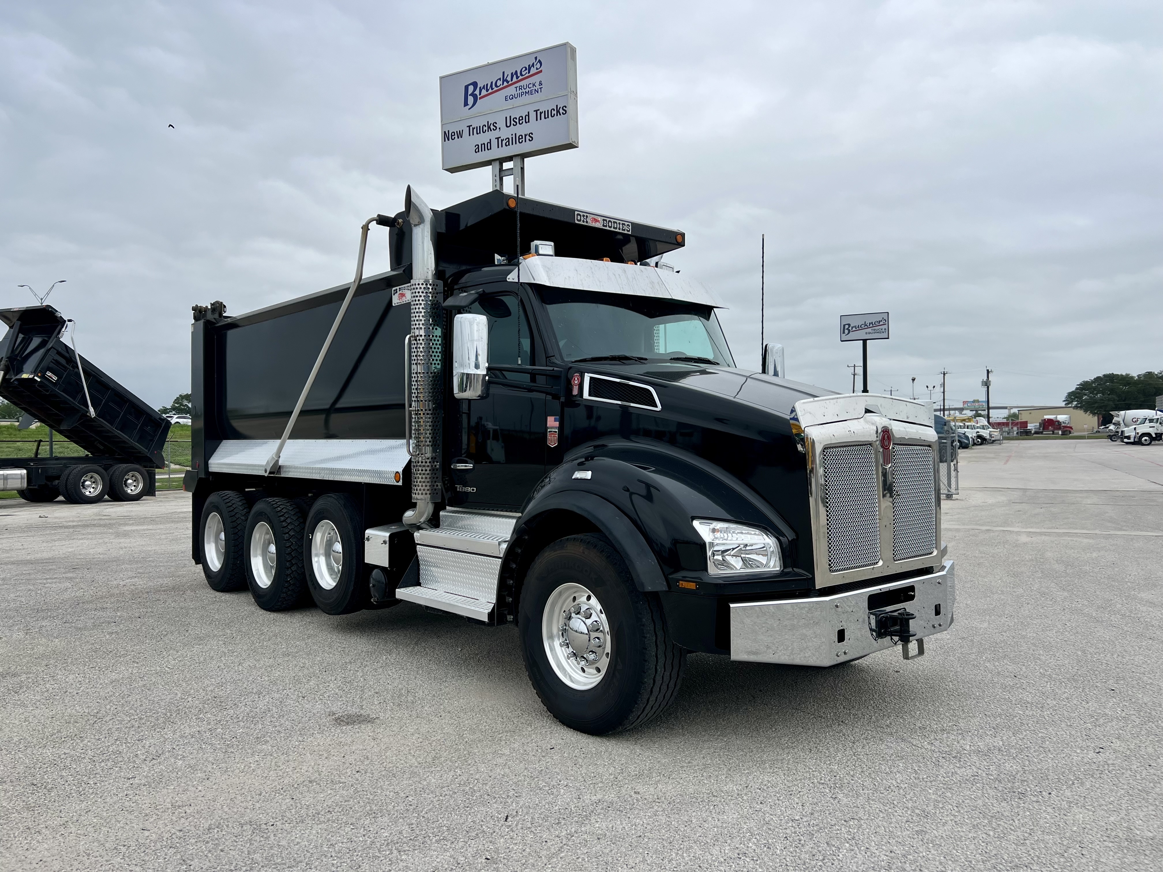 2026 Kenworth T880 in San Antonio, TX — photo 2