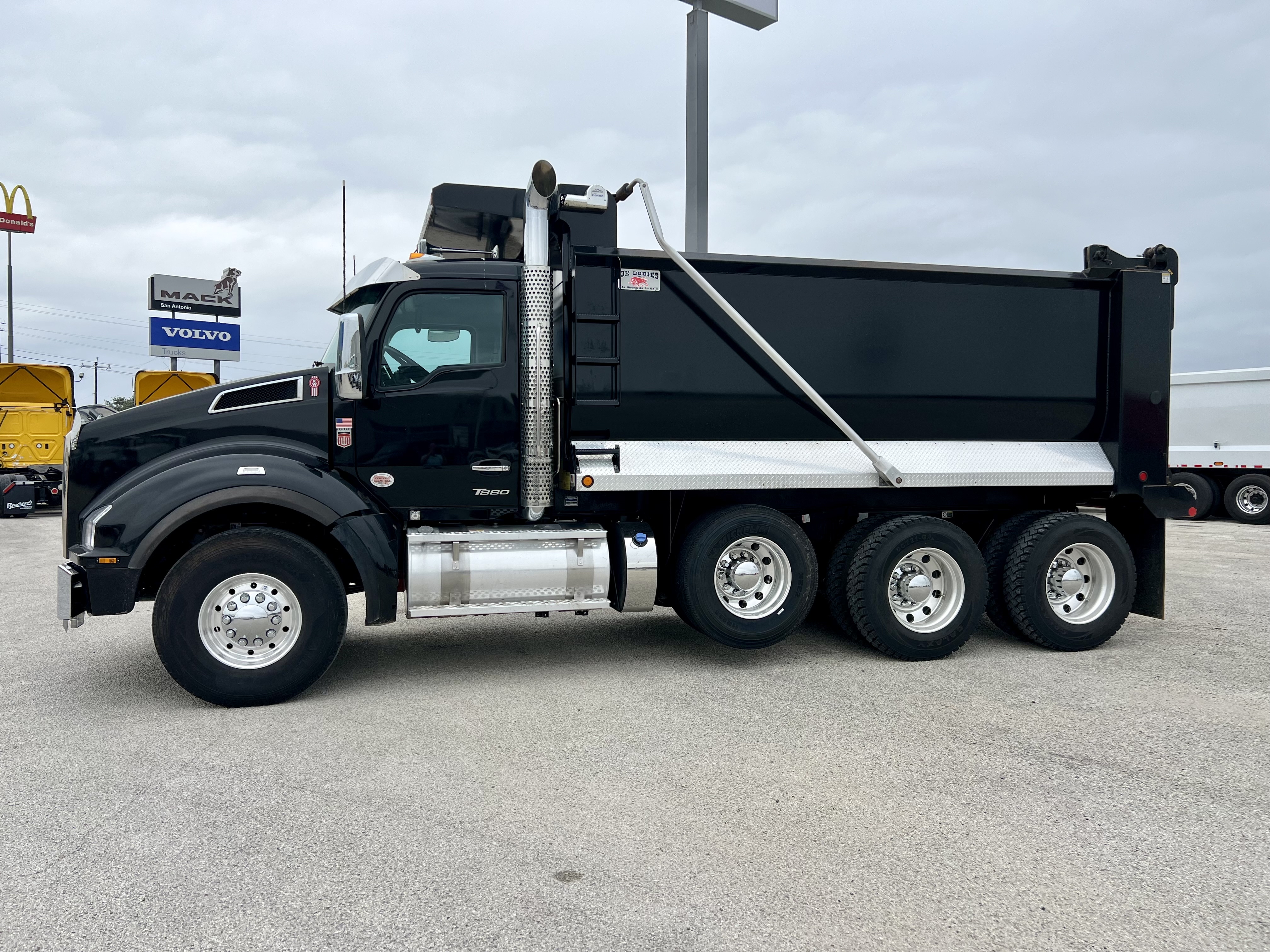2026 Kenworth T880 in San Antonio, TX — photo 5