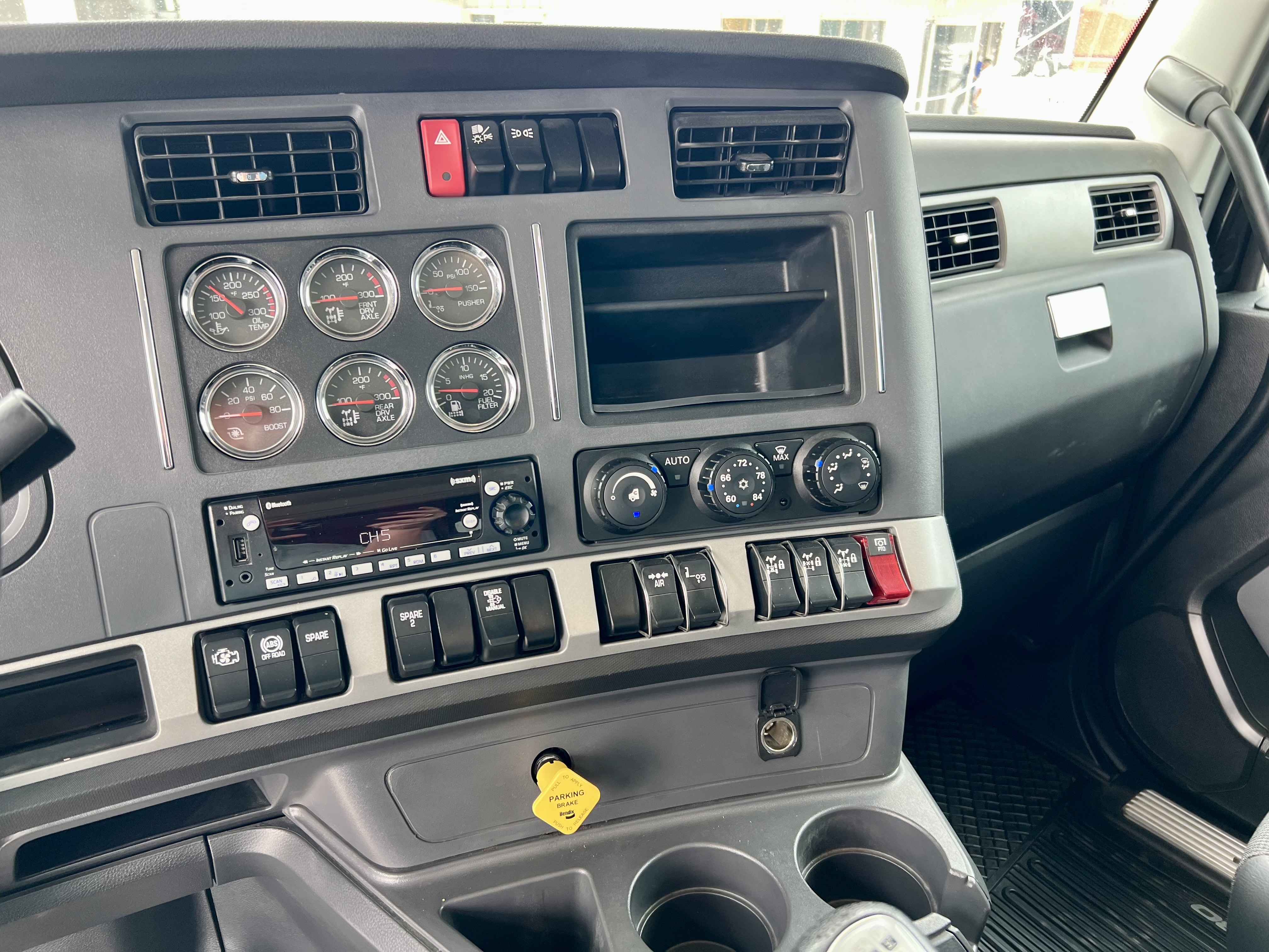 2026 Kenworth T880 in San Antonio, TX — photo 6