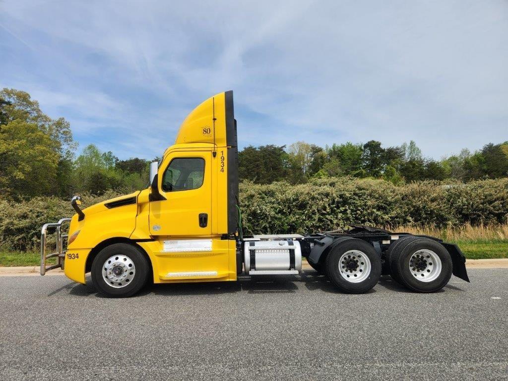 2019 Freightliner Cascadia in San Antonio, TX — photo 2