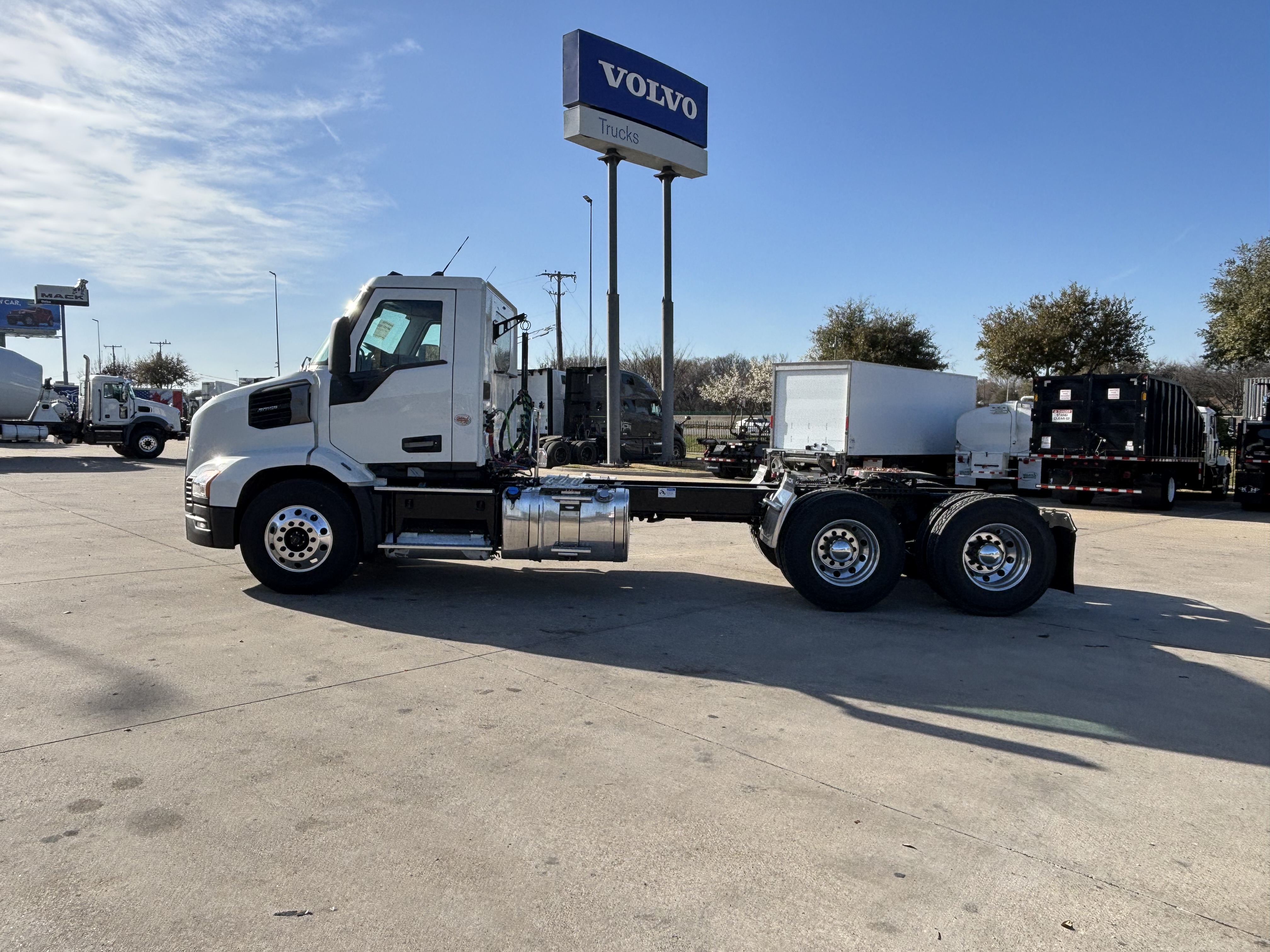 2027 Mack Anthem in TX — photo 8