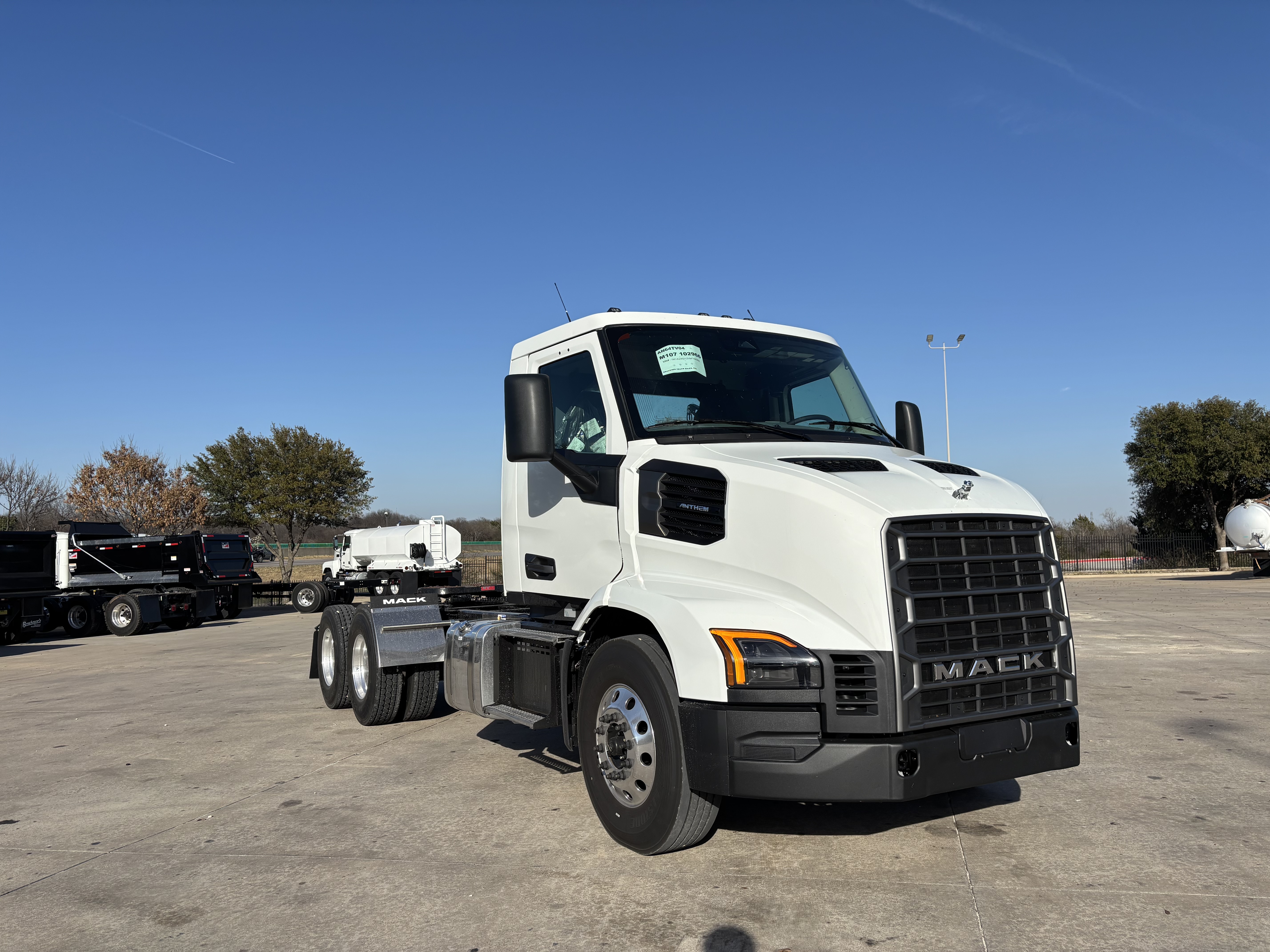 2027 Mack Anthem in TX — photo 3