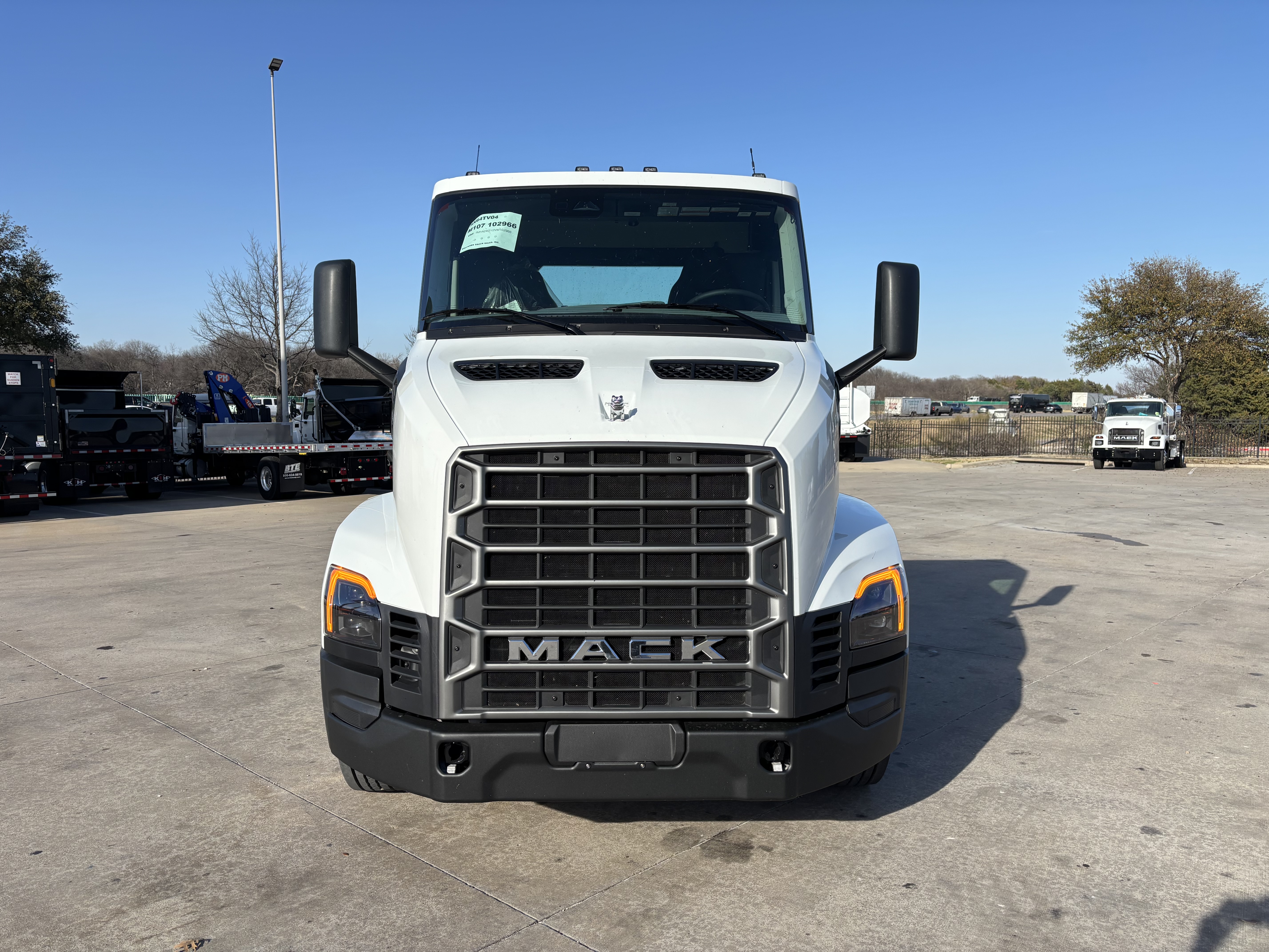2027 Mack Anthem in TX — photo 2