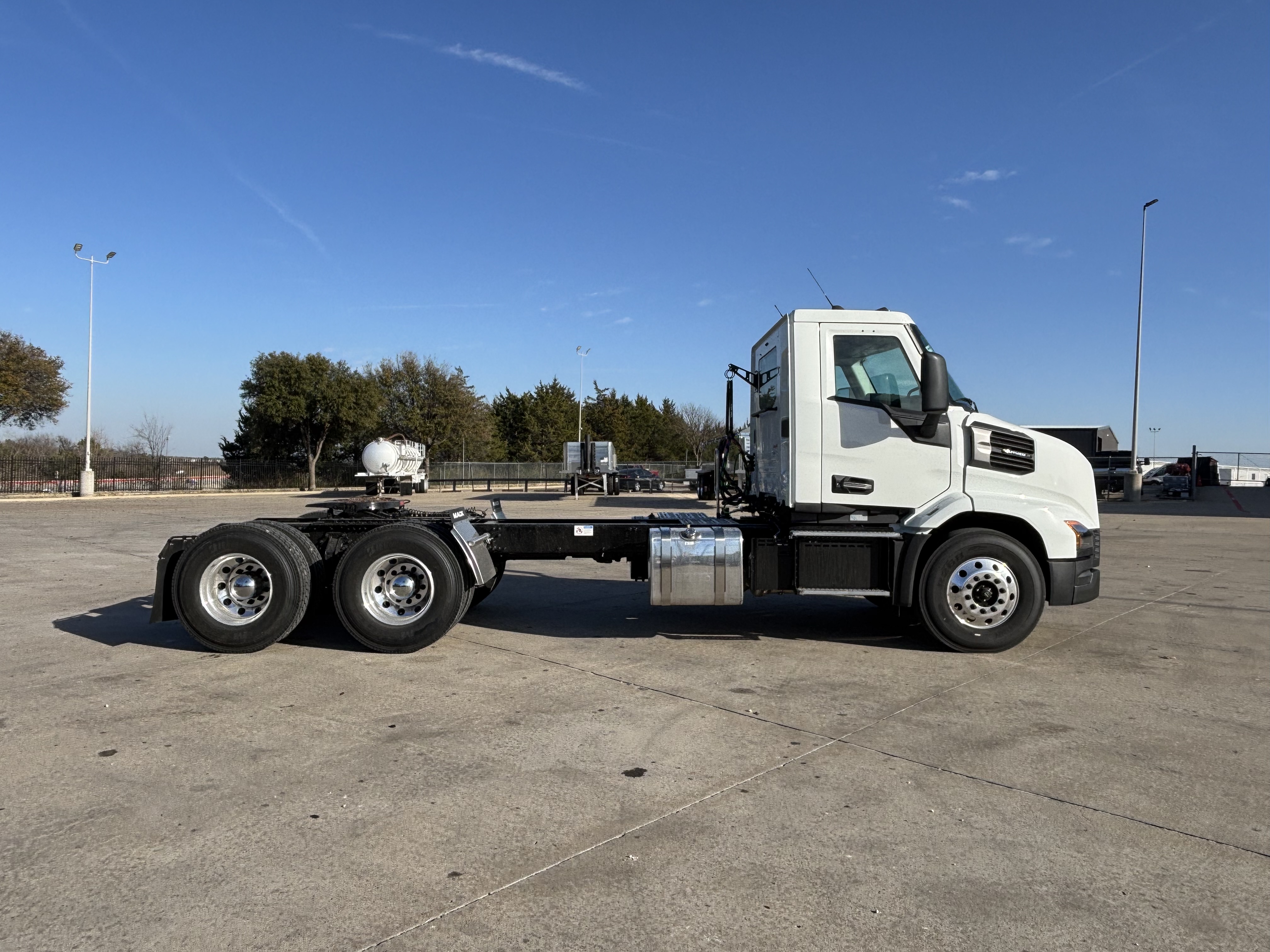2027 Mack Anthem in TX — photo 4