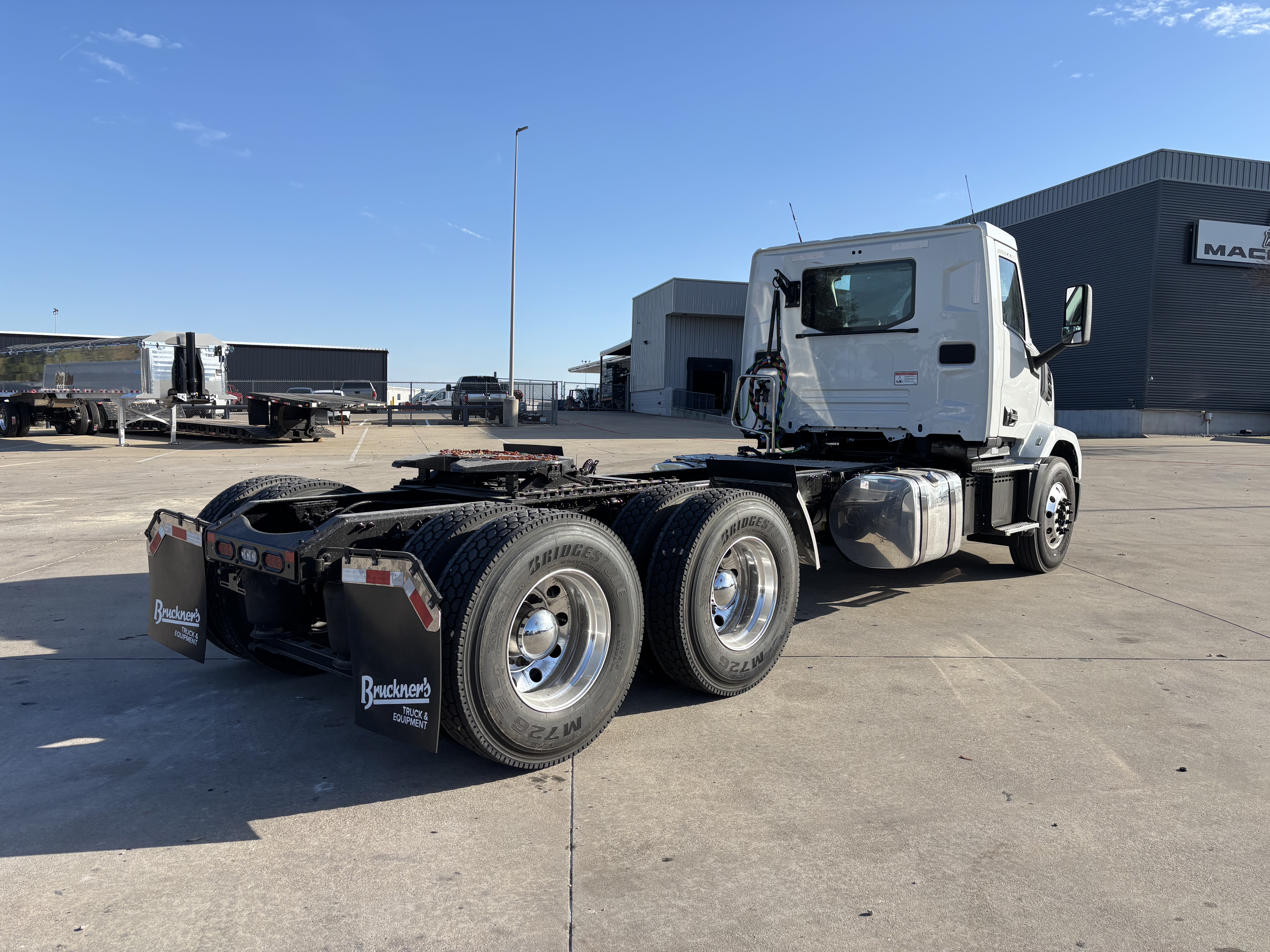 2027 Mack Anthem in TX — photo 5