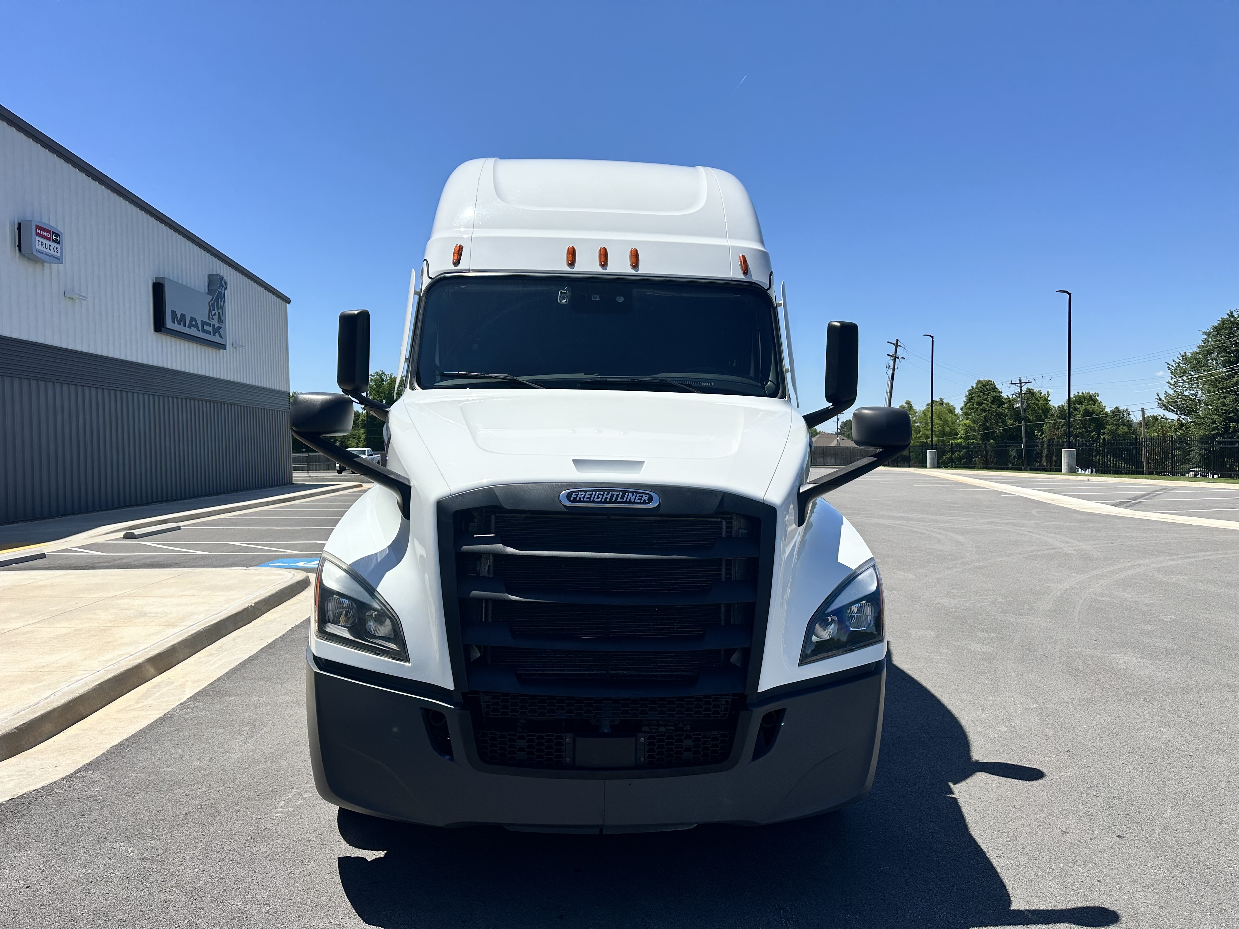 2023 Freightliner Cascadia in Van Buren, AR — photo 8