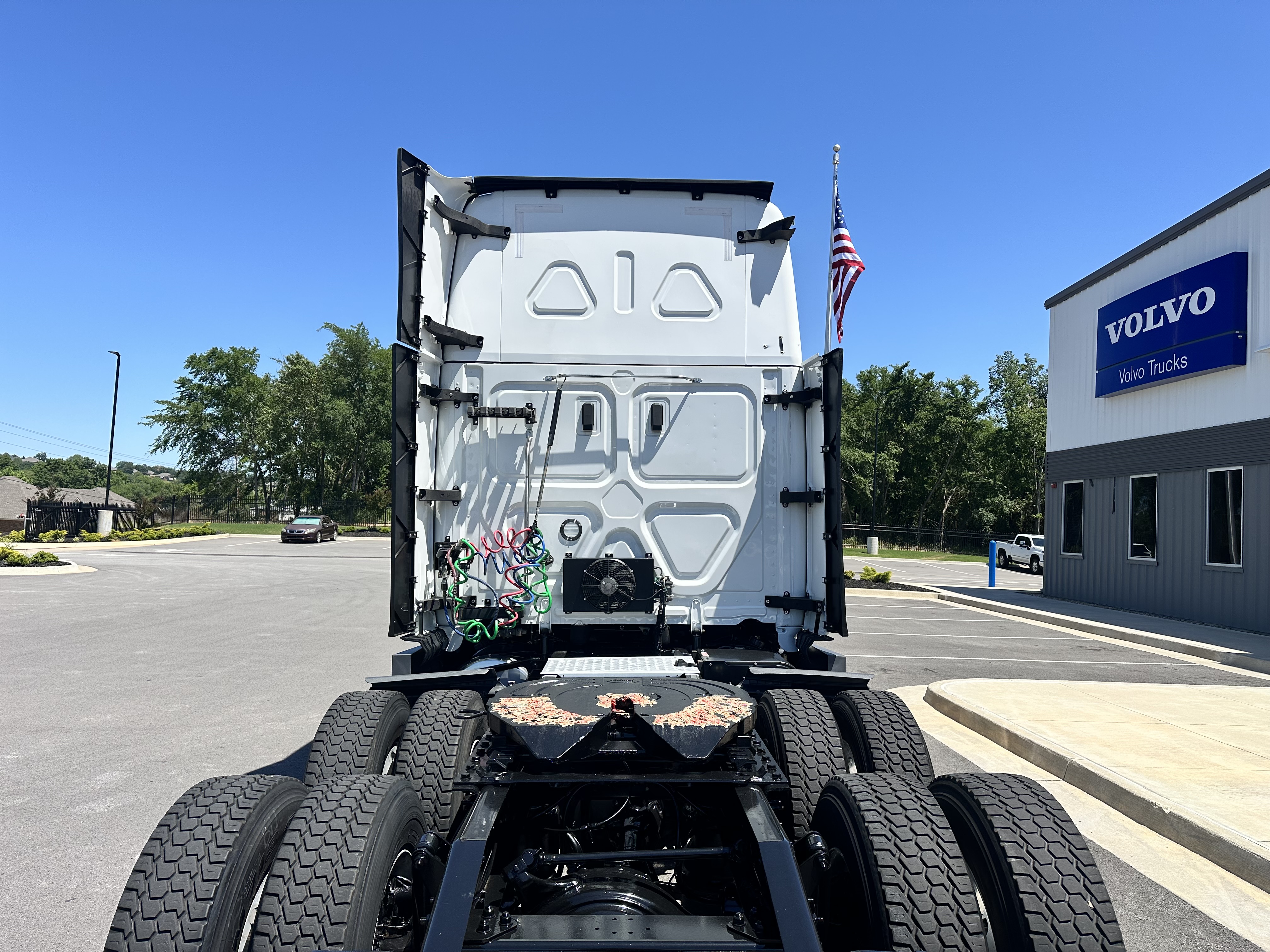2023 Freightliner Cascadia in Van Buren, AR — photo 4