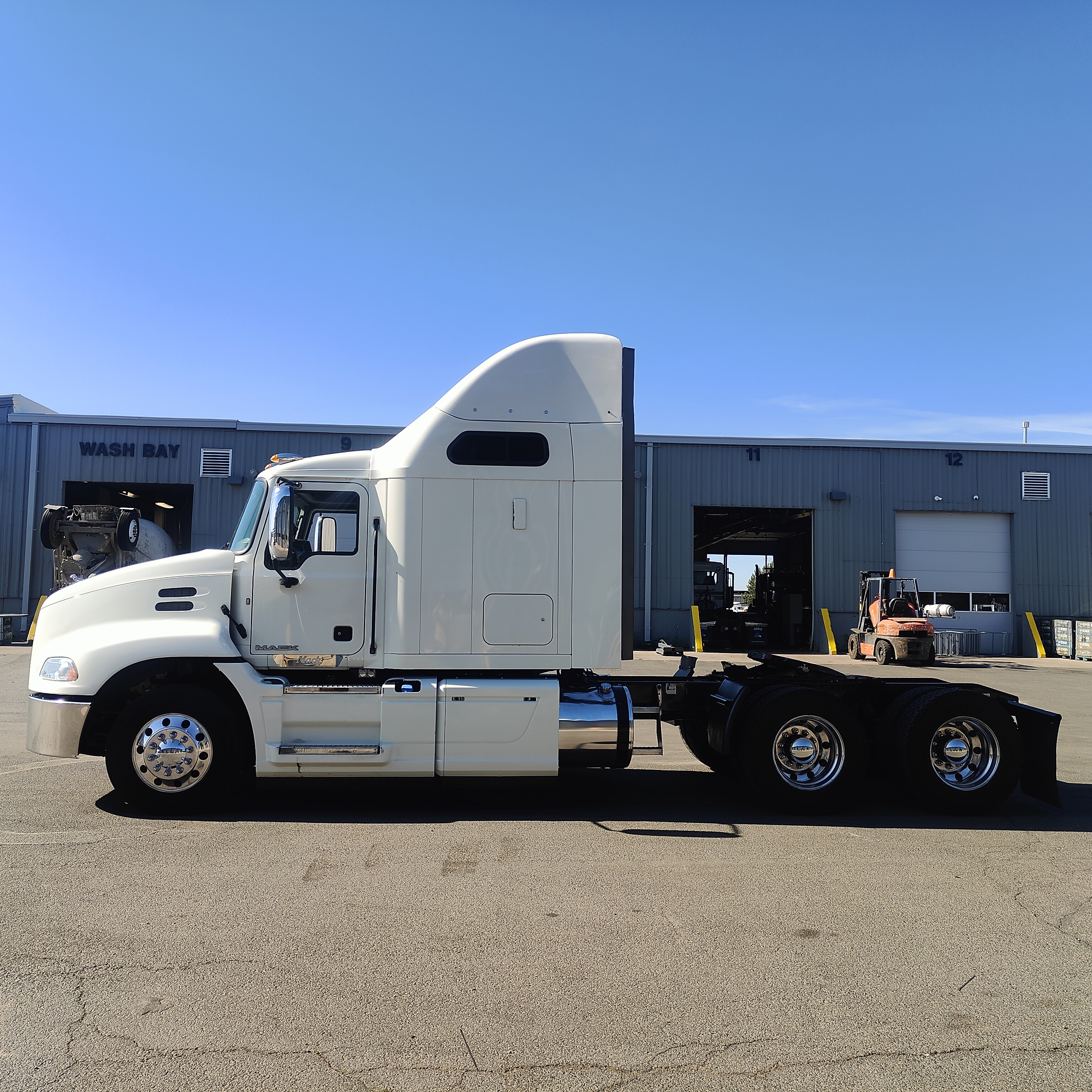 2016 Mack Pinnacle in Denver, CO — photo 2