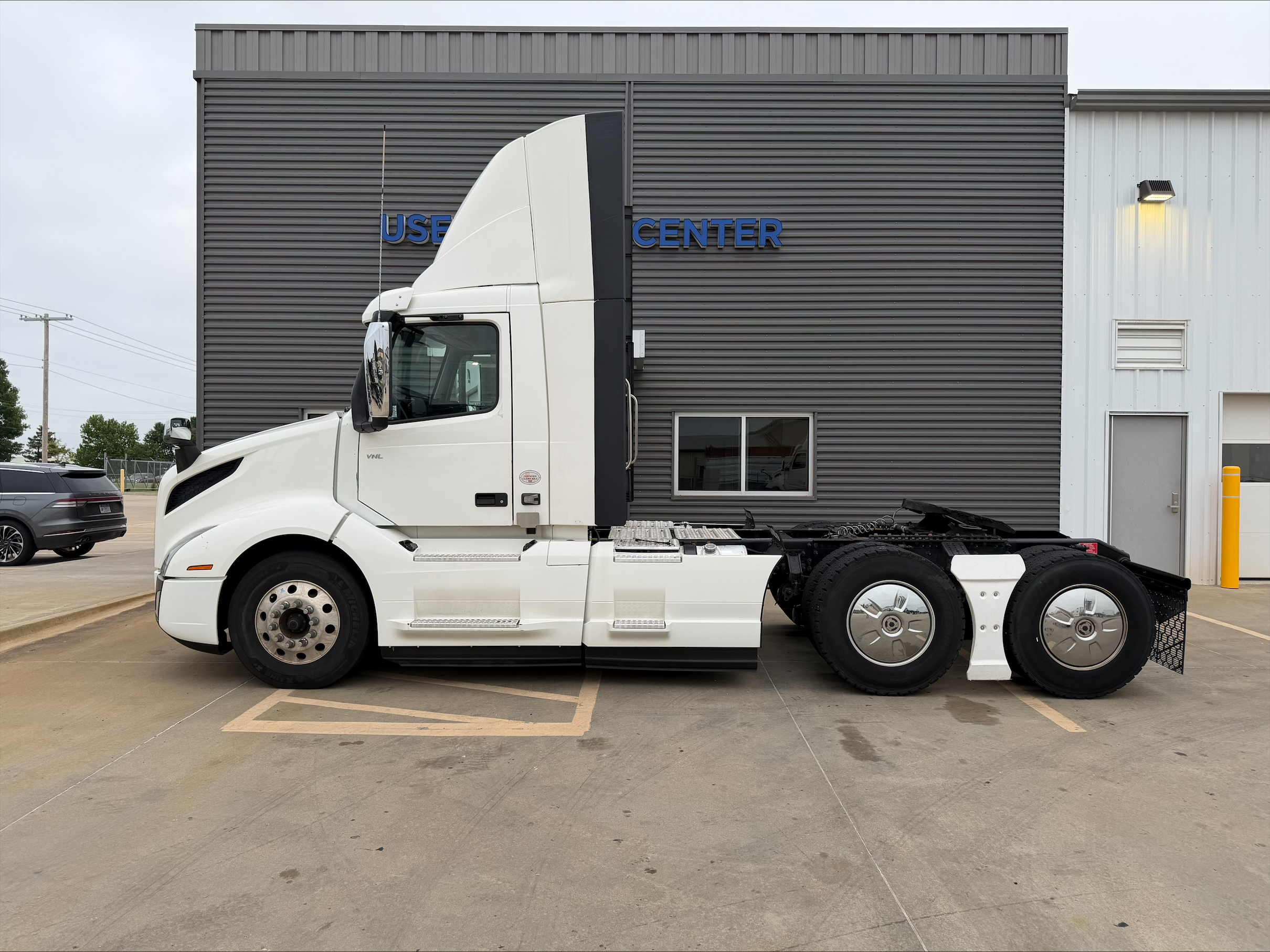 2019 Volvo VNL 300 in Oklahoma City, OK — photo 8