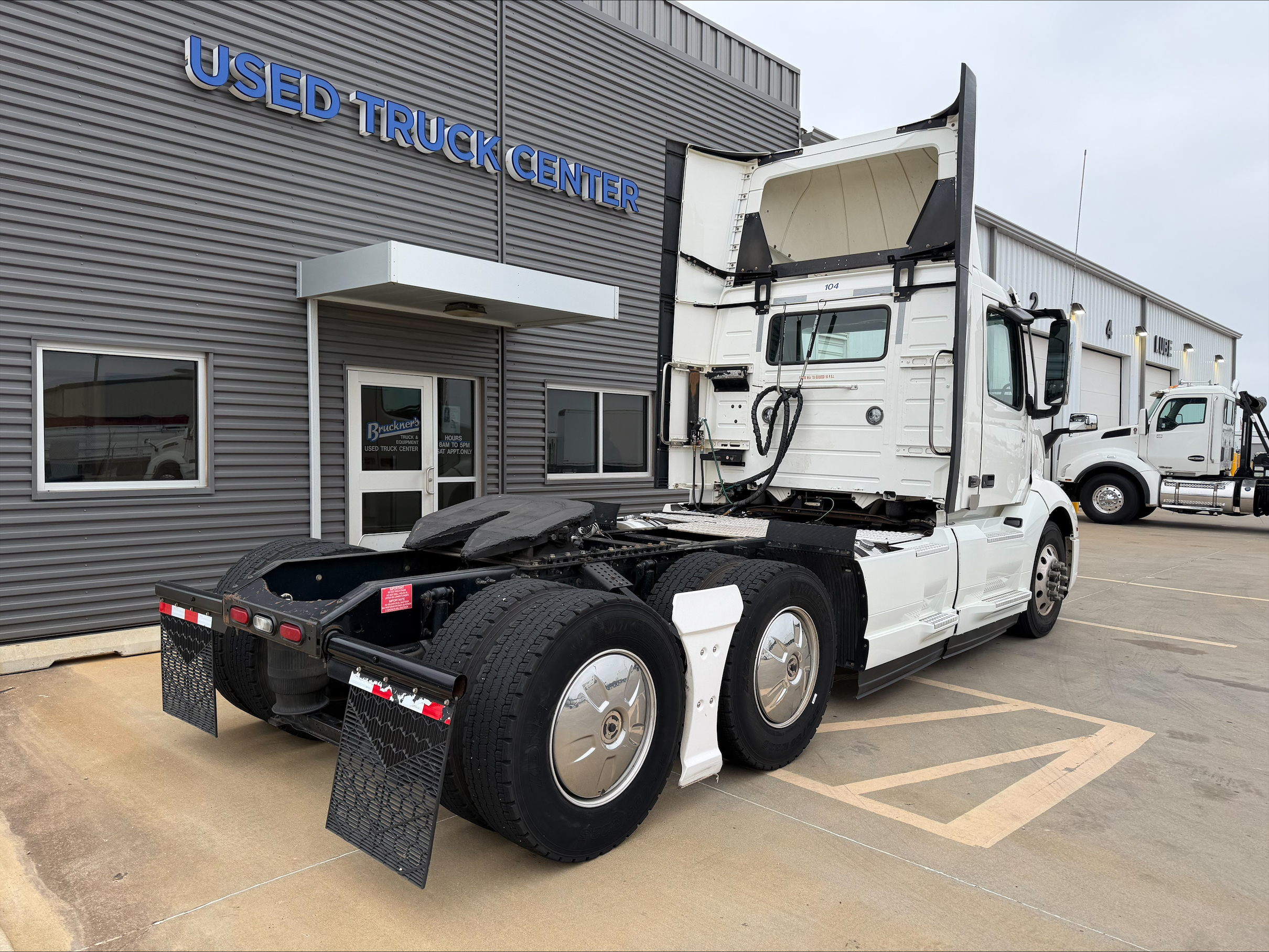 2019 Volvo VNL 300 in Oklahoma City, OK — photo 5