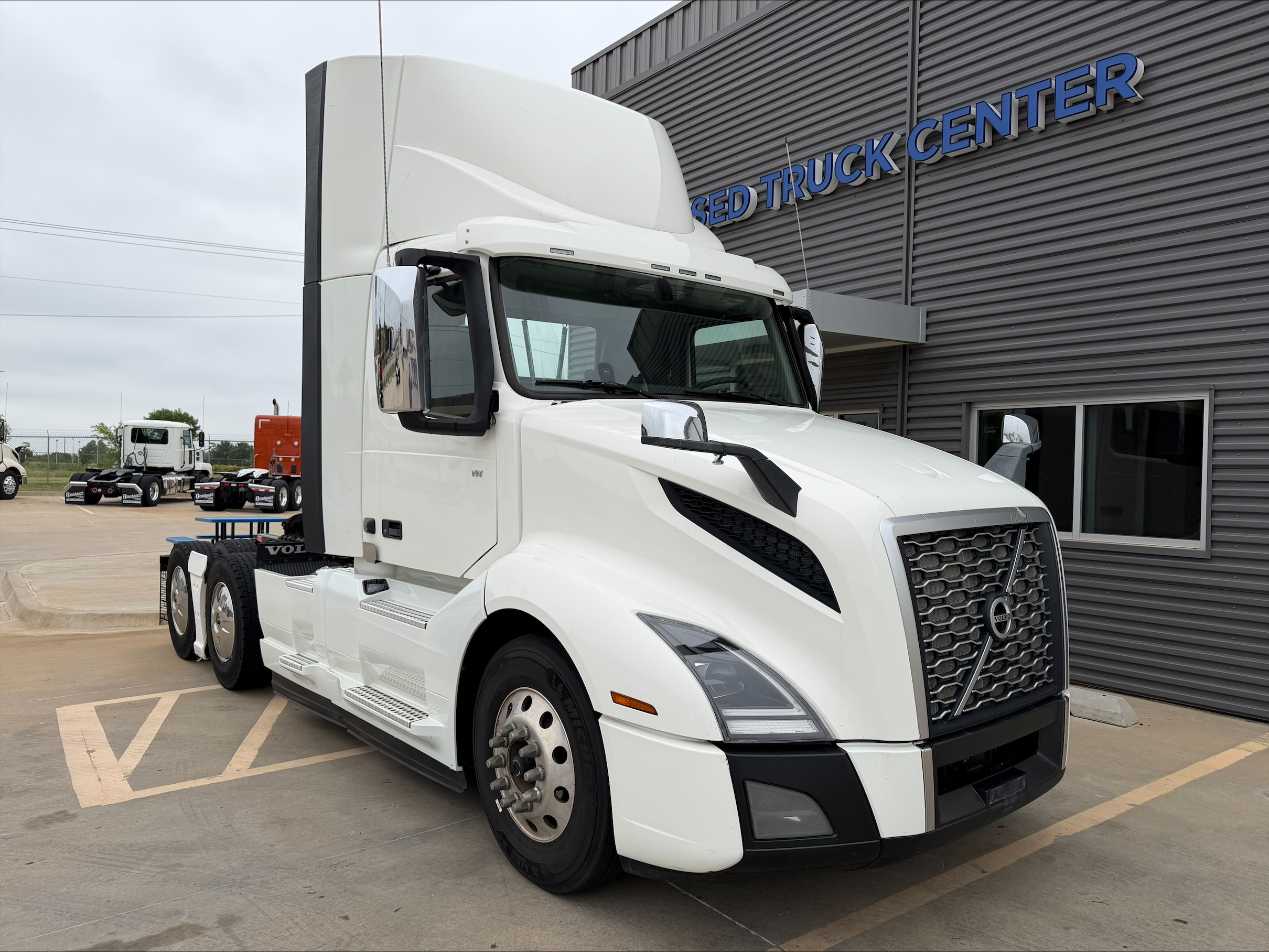 2019 Volvo VNL 300 in Oklahoma City, OK — photo 3