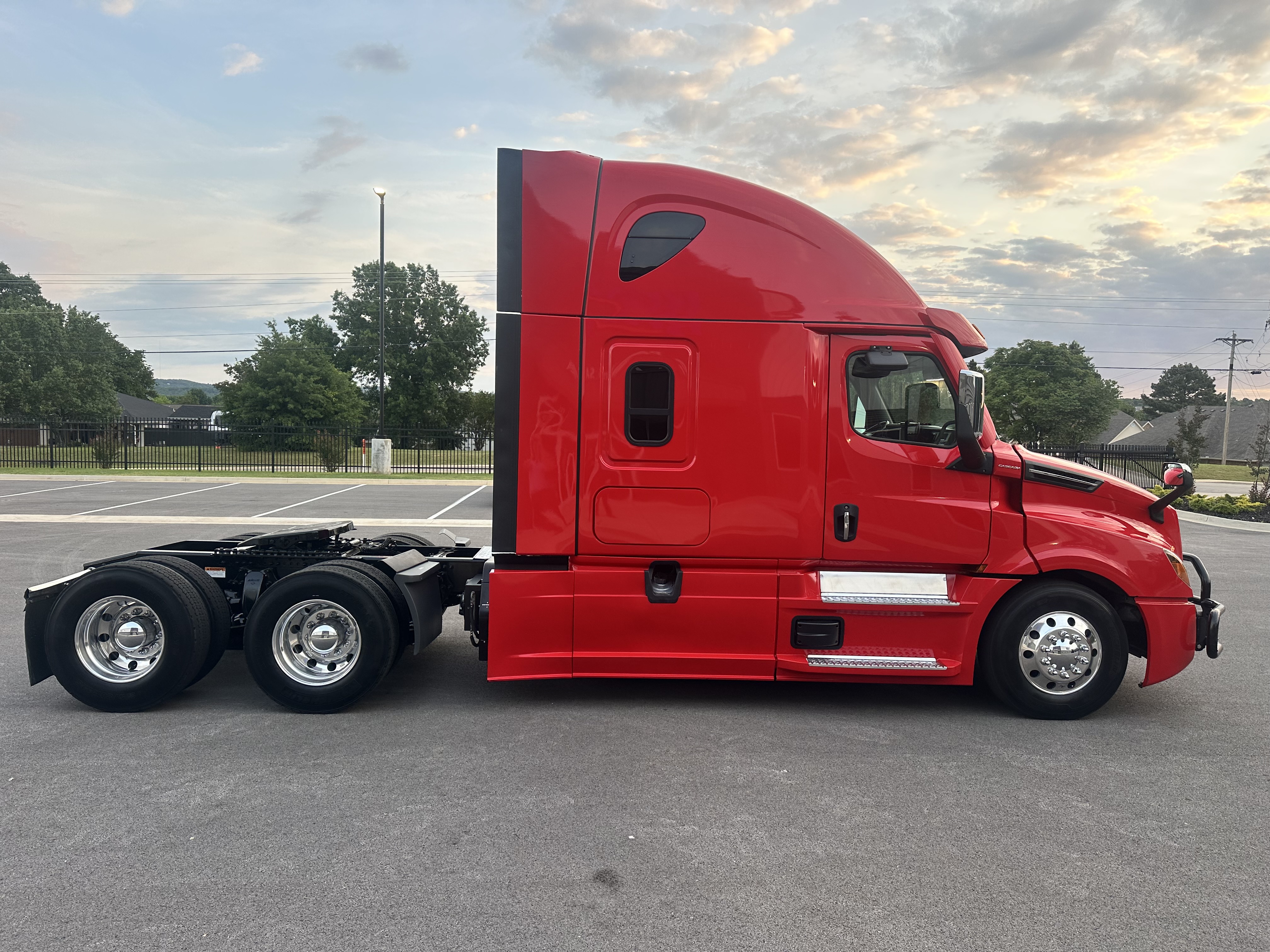 2022 Freightliner Cascadia in Van Buren, AR — photo 6