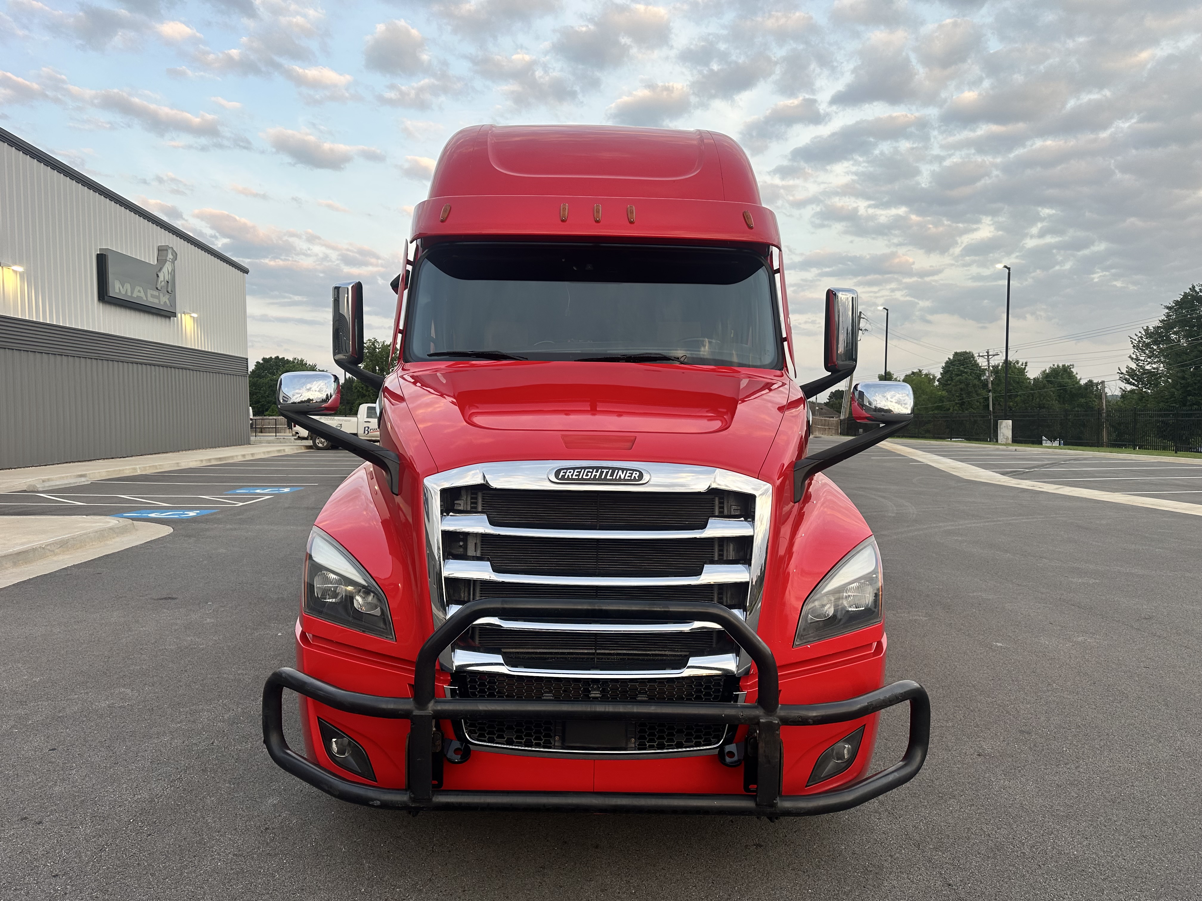 2022 Freightliner Cascadia in Van Buren, AR — photo 8