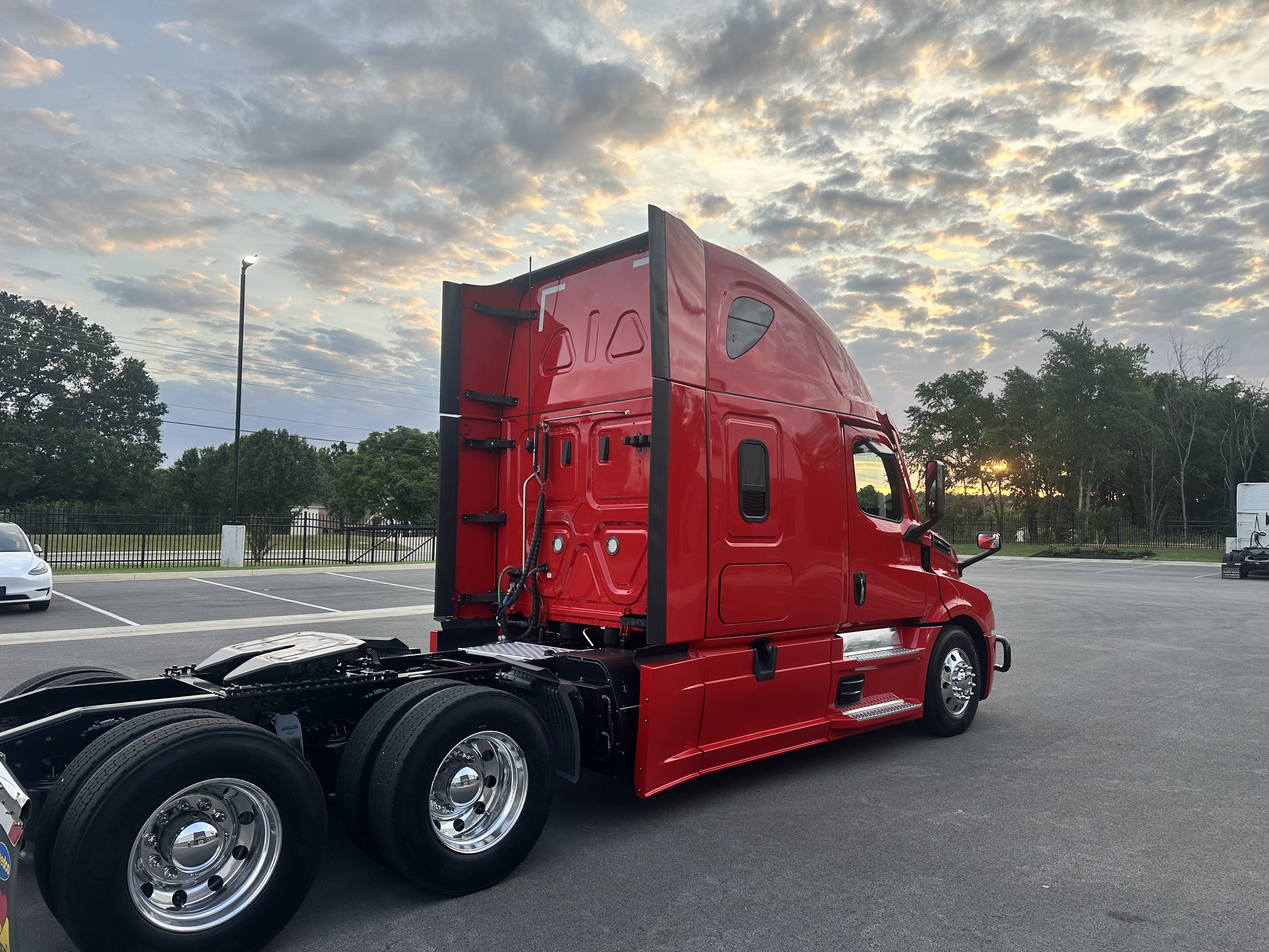 2022 Freightliner Cascadia in Van Buren, AR — photo 5