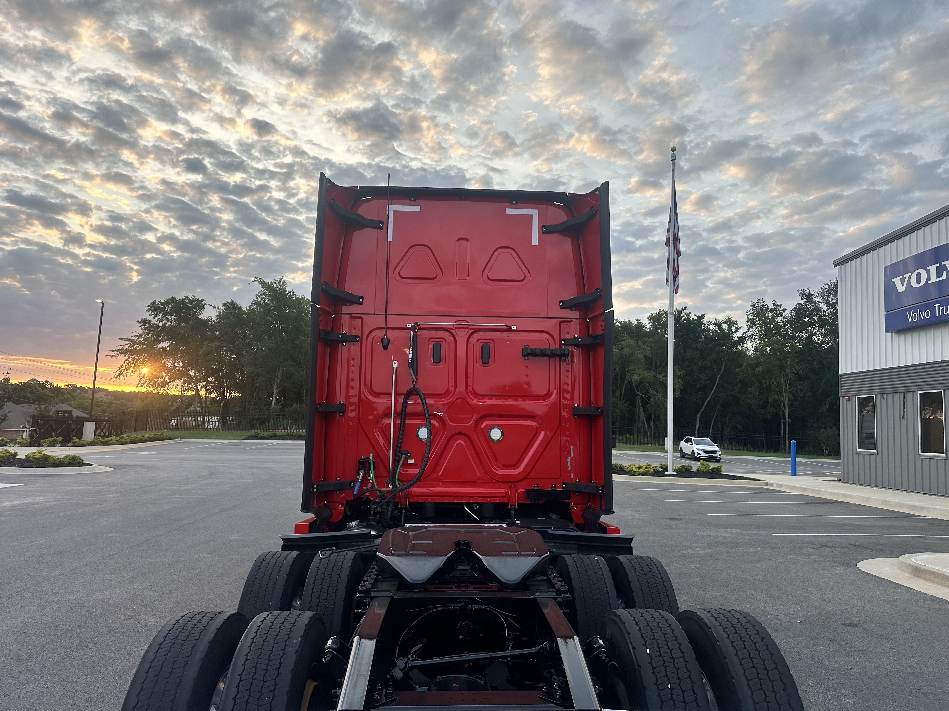 2022 Freightliner Cascadia in Van Buren, AR — photo 4