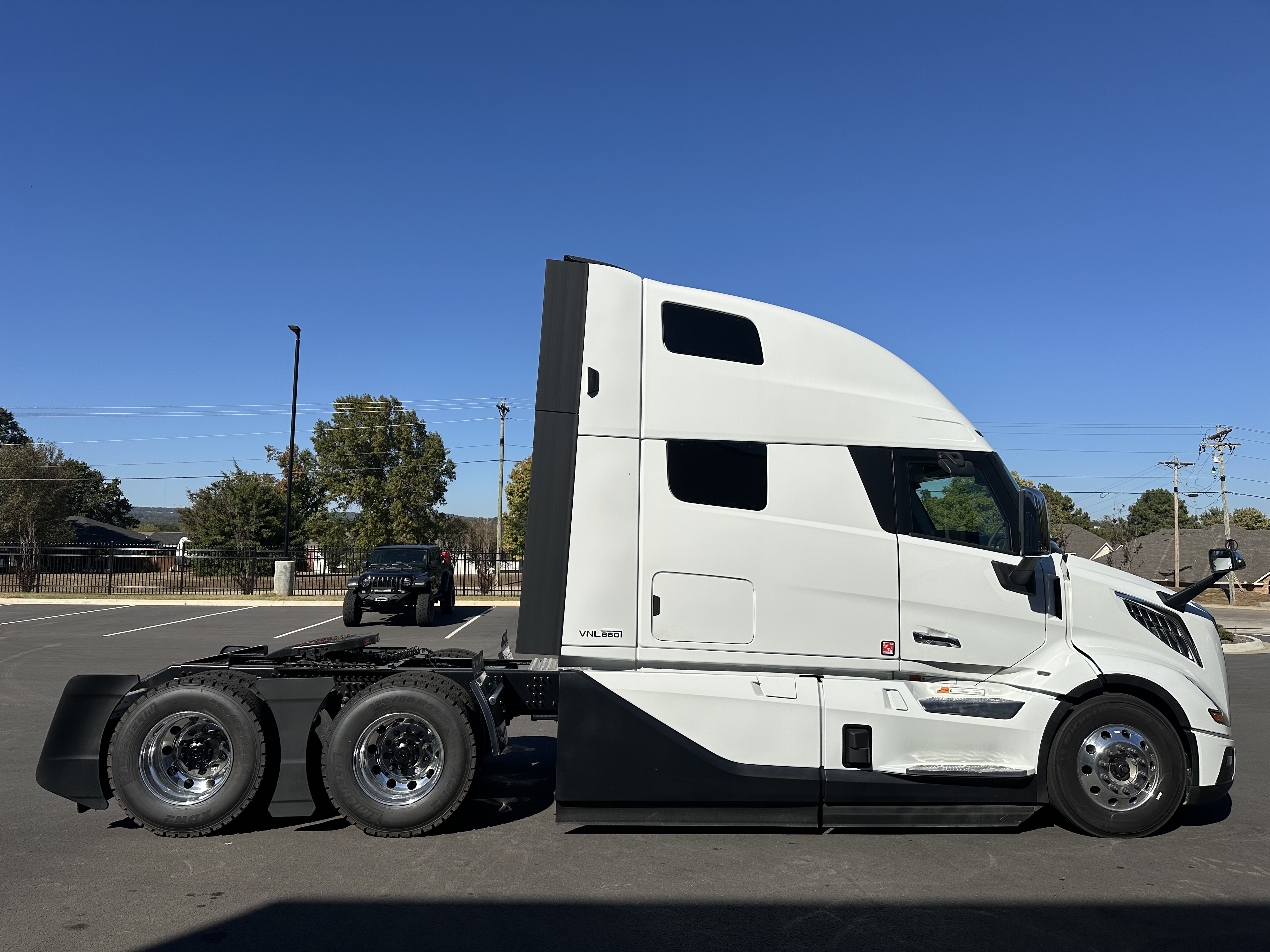 2025 Volvo VNL 860 in Amarillo, TX — photo 6