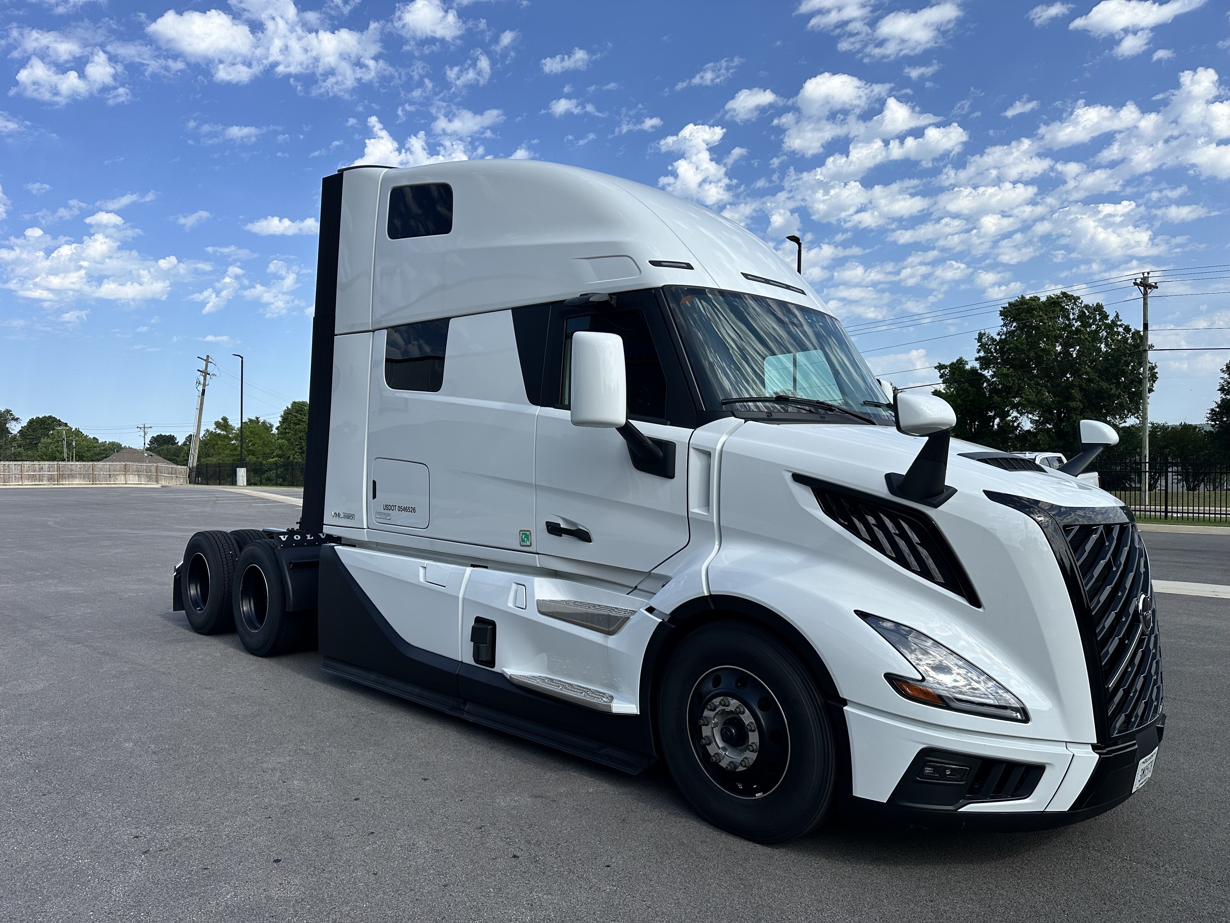 2026 Volvo VNL 860 in Van Buren, AR — photo 7