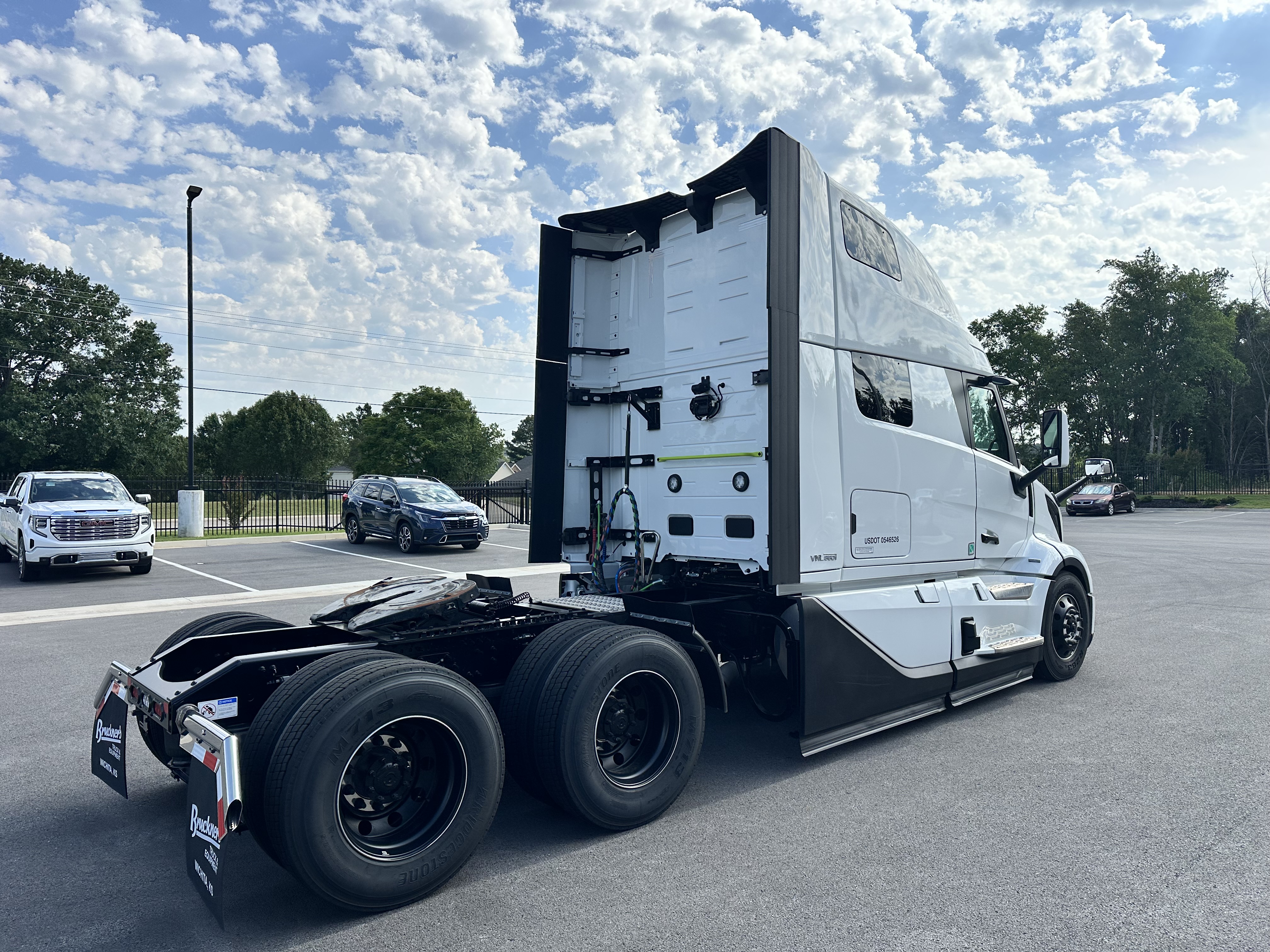 2026 Volvo VNL 860 in Van Buren, AR — photo 5