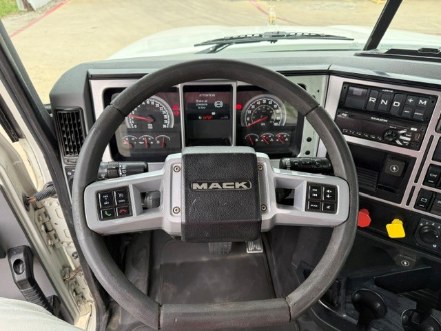 2019 Mack Pinnacle in San Antonio, TX — photo 6