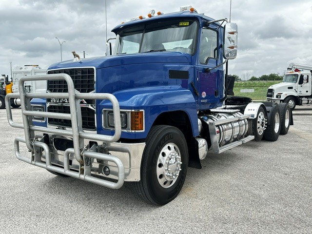 2021 Mack Pinnacle in San Antonio, TX — photo 4