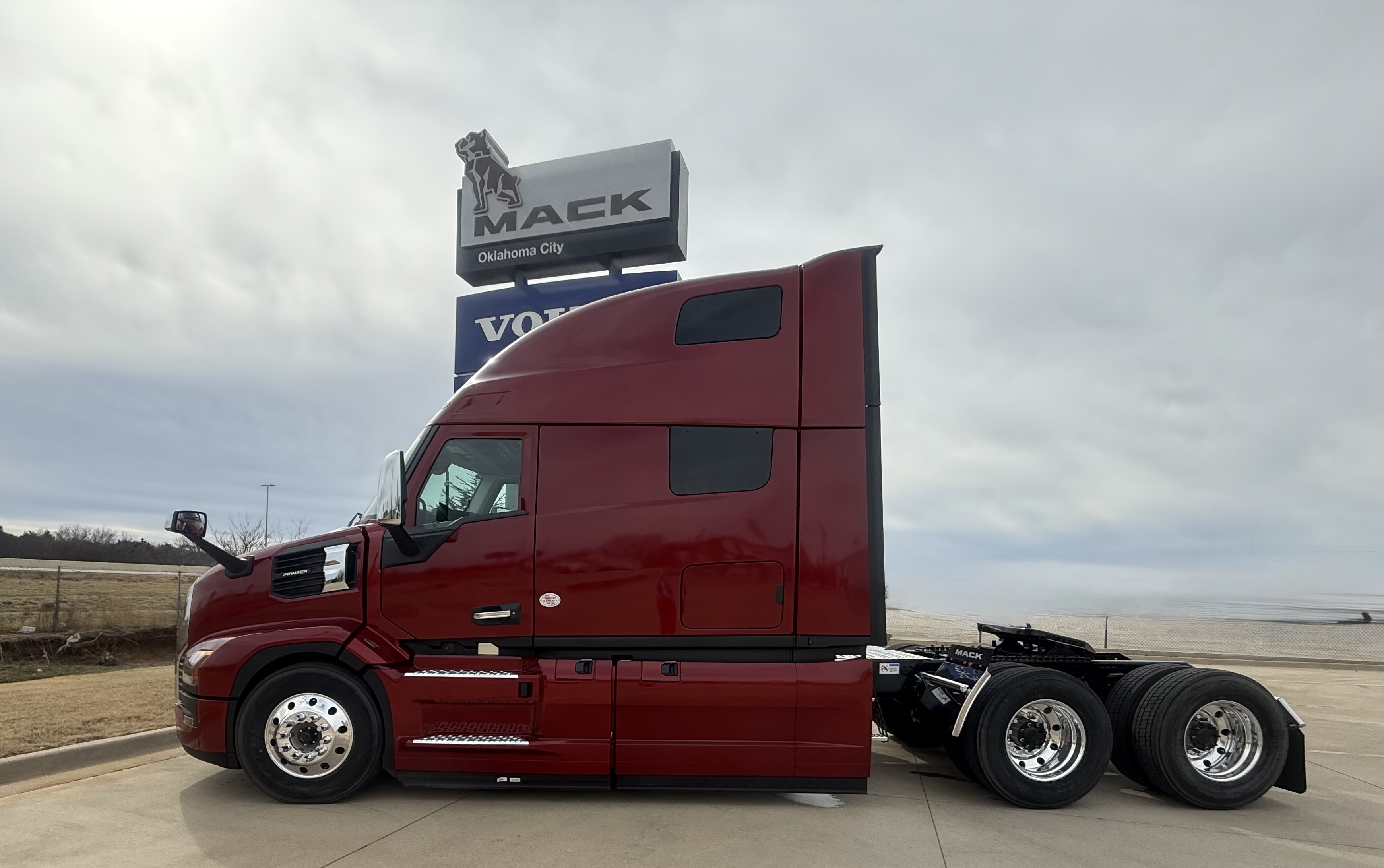 2026 Mack Pinnacle in Oklahoma City, OK — photo 2