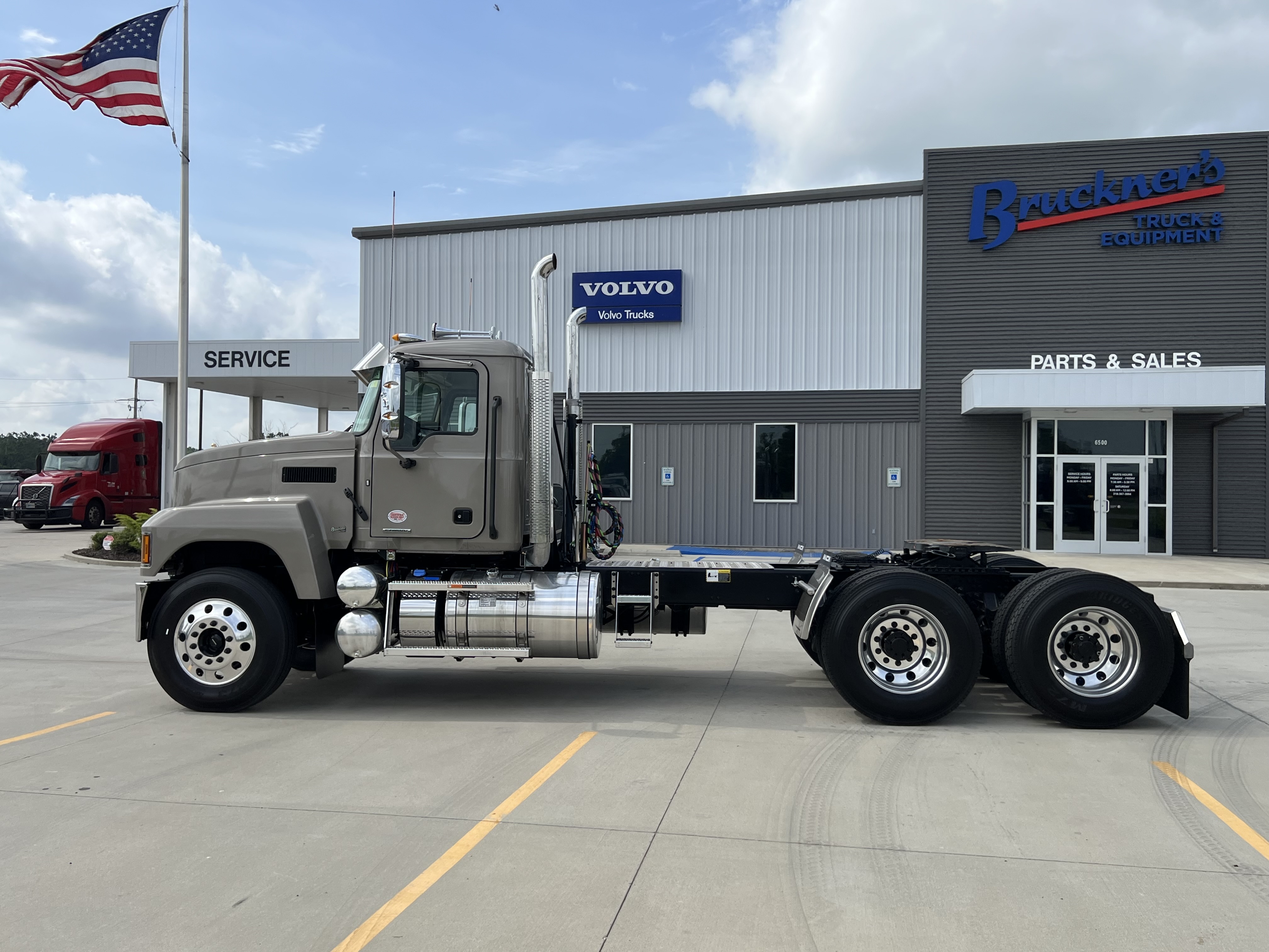 2027 Mack Pinnacle in Monroe, LA — photo 8
