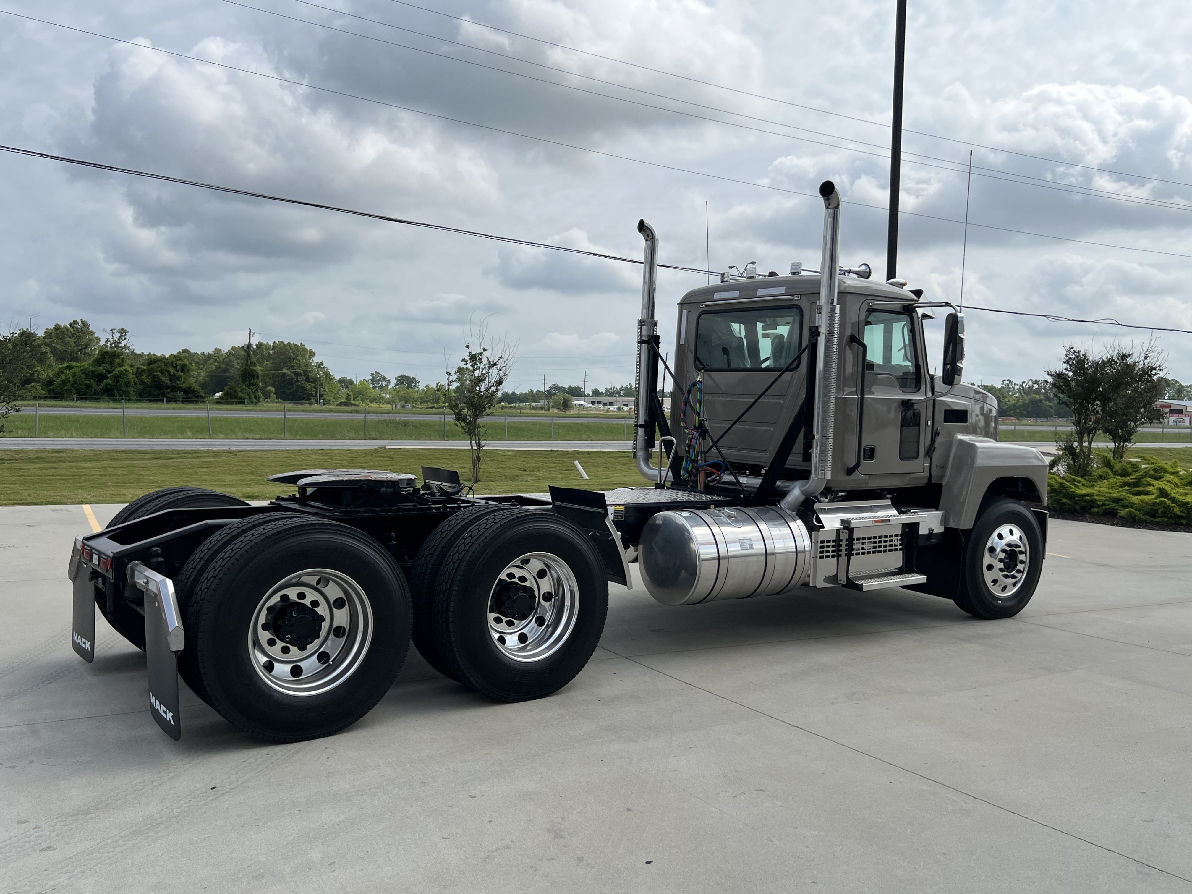 2027 Mack Pinnacle in Monroe, LA — photo 5