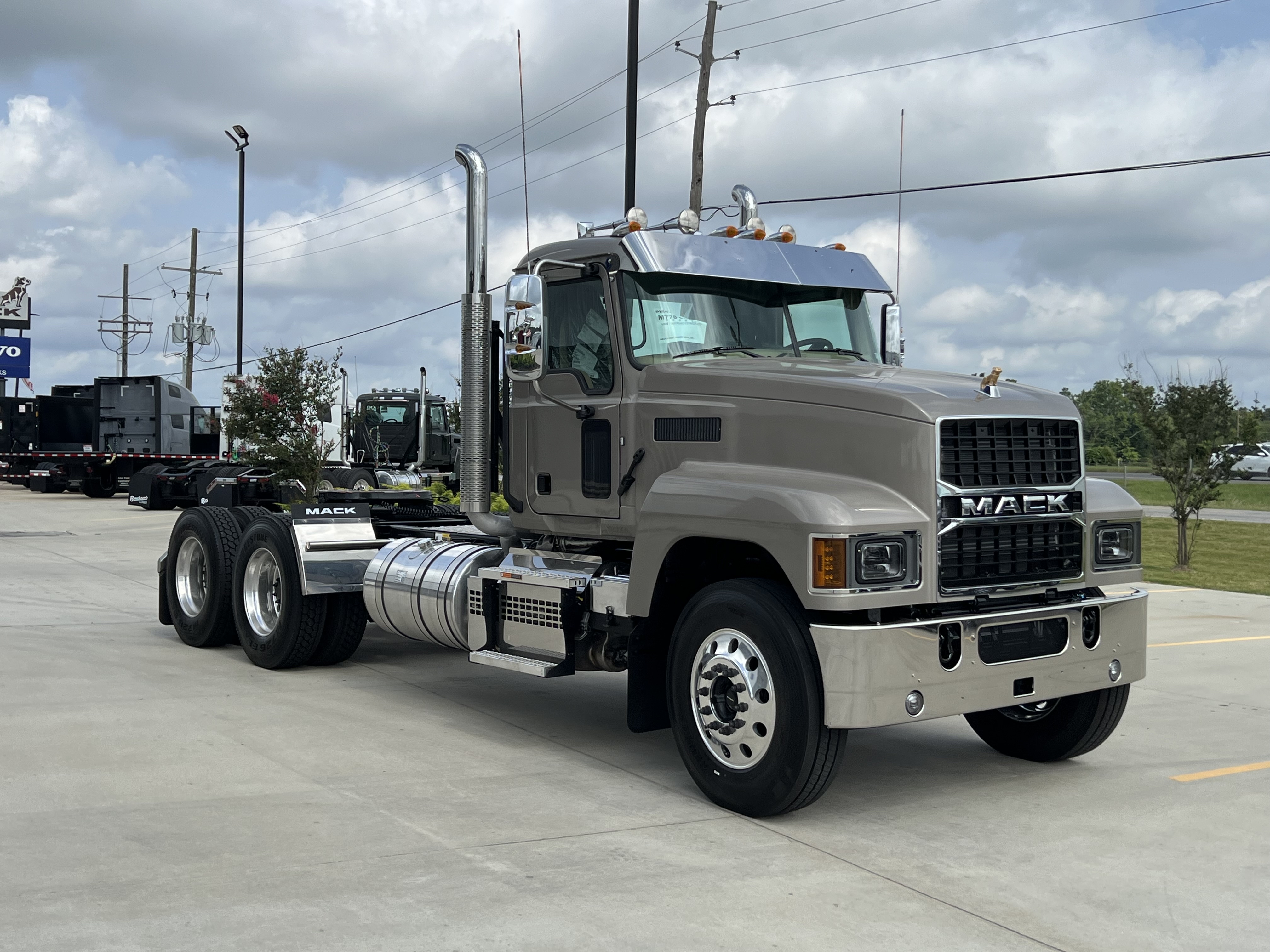 2027 Mack Pinnacle in Monroe, LA — photo 3