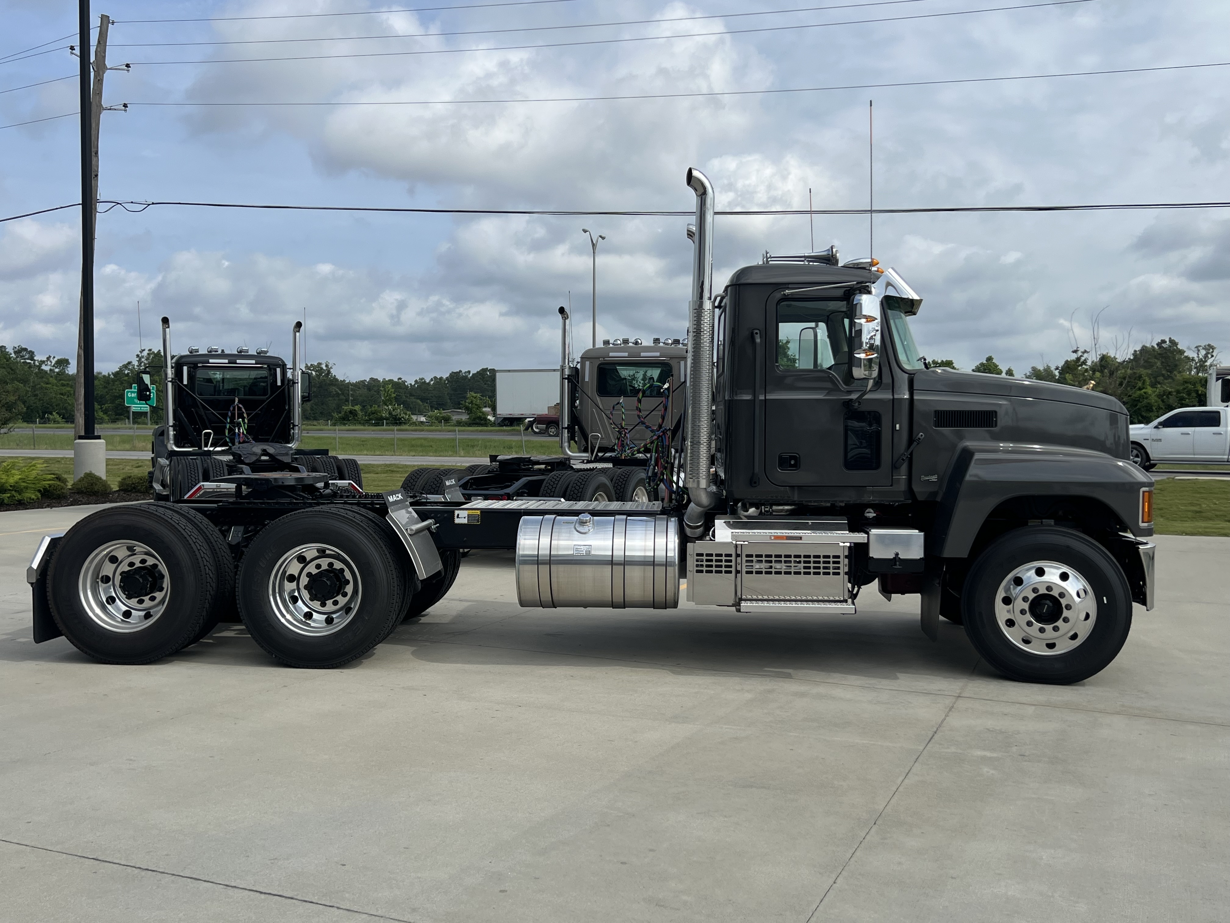 2027 Mack Pinnacle in Monroe, LA — photo 4