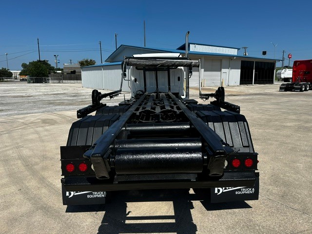2013 Freightliner eM2 in San Antonio, TX — photo 5
