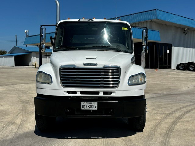2013 Freightliner eM2 in San Antonio, TX — photo 2