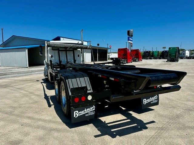 2013 Freightliner eM2 in San Antonio, TX — photo 4
