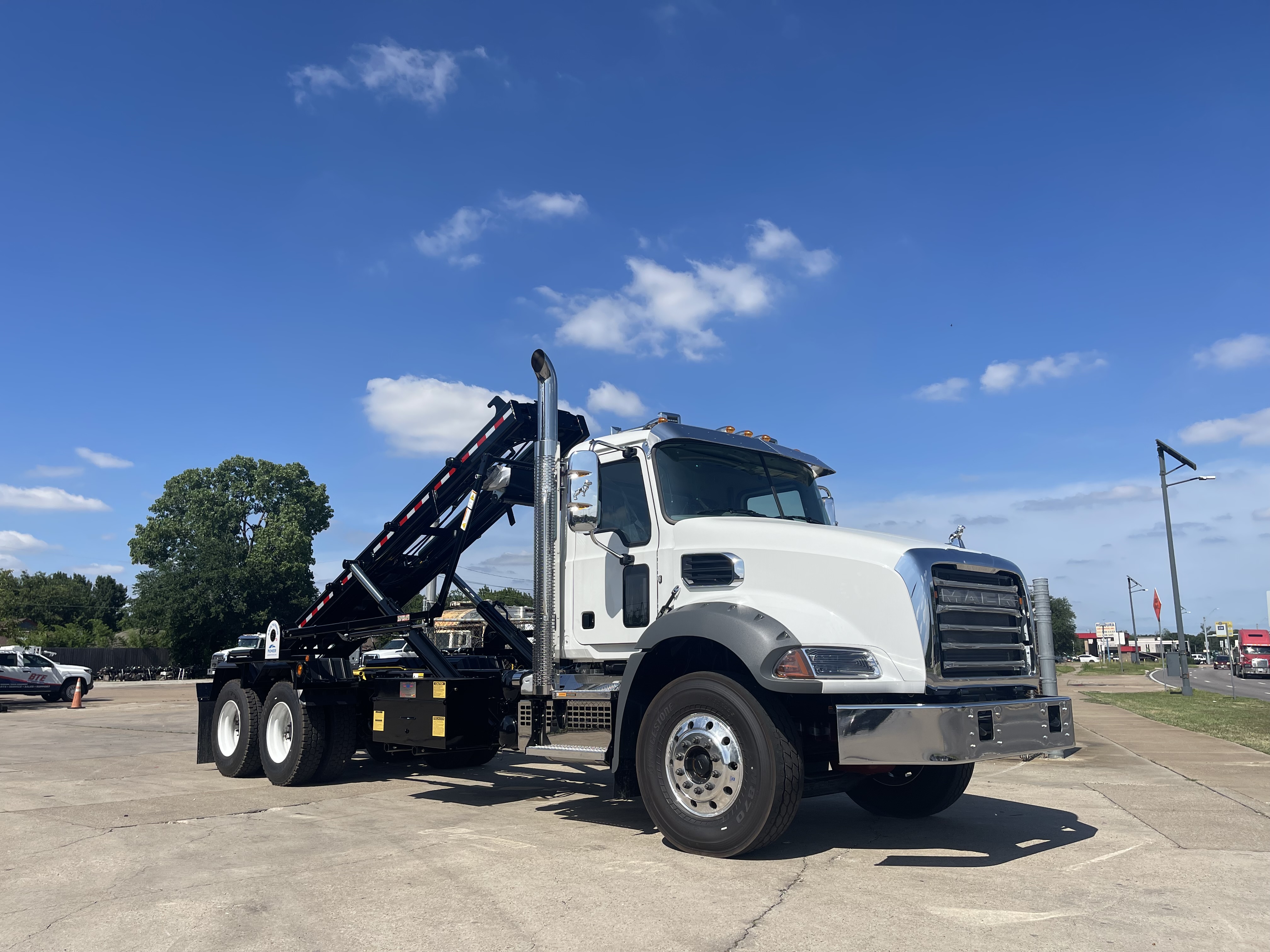 2025 Mack Granite in Dallas Irving Blvd, TX — photo 2