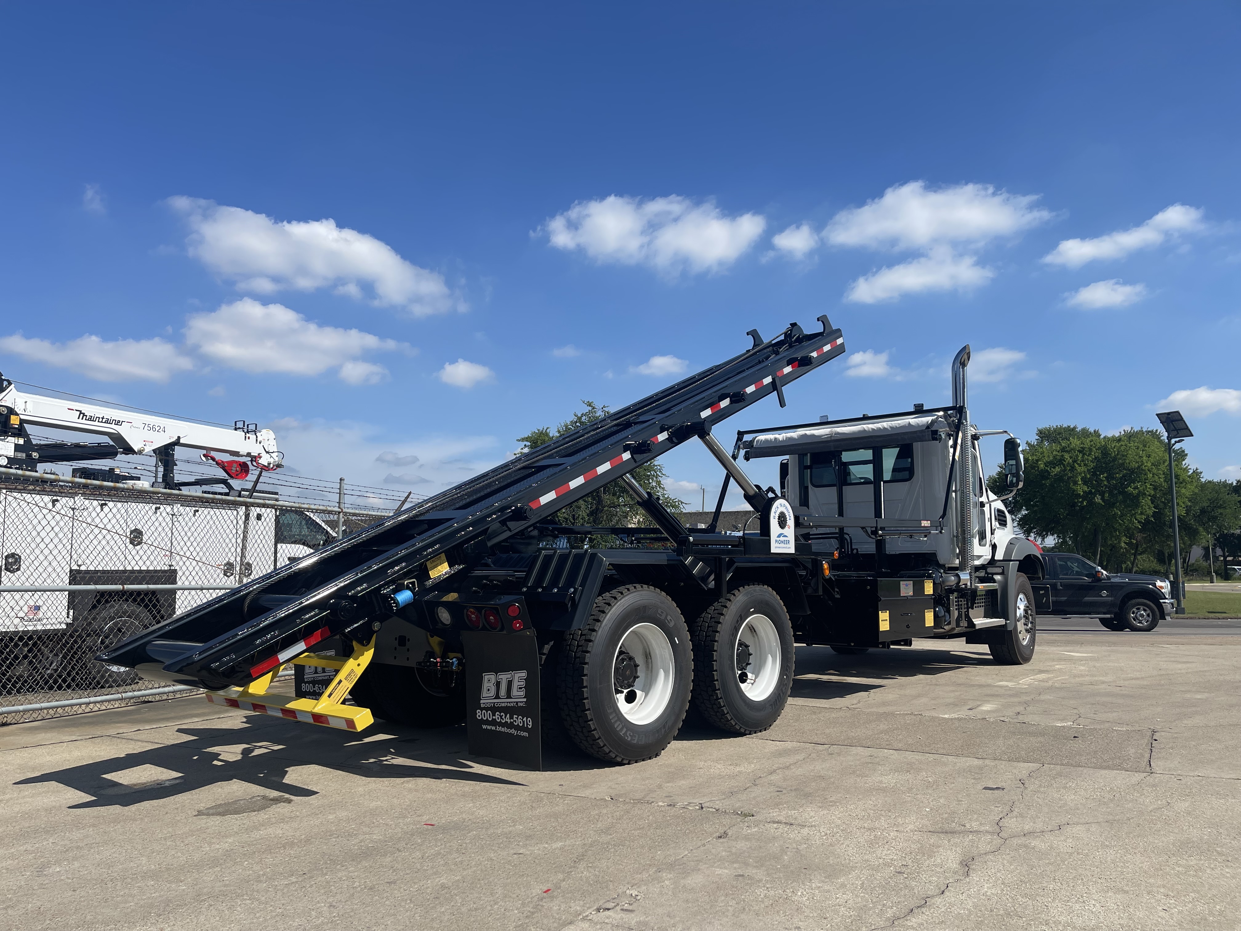 2025 Mack Granite in Dallas Irving Blvd, TX — photo 3