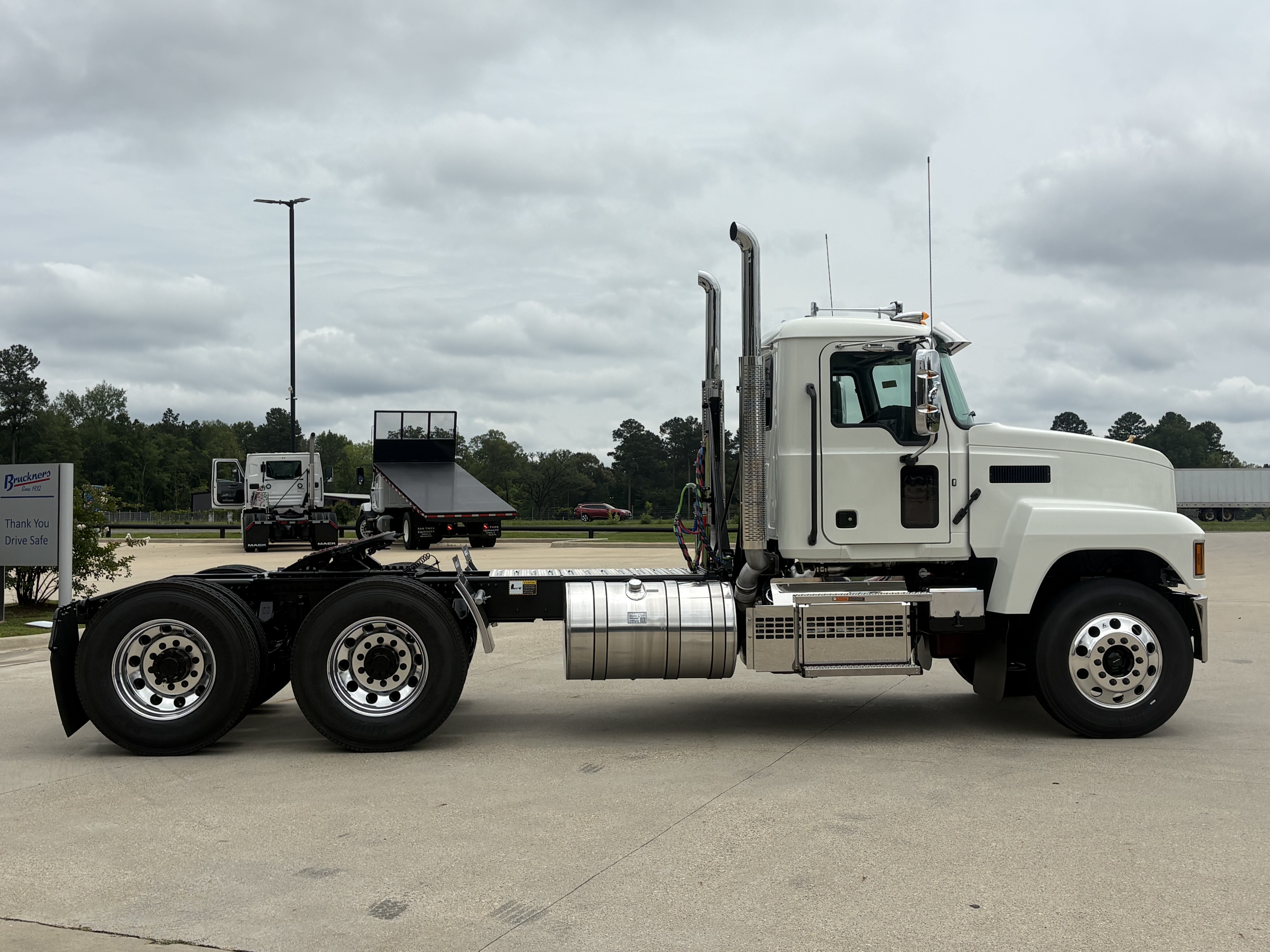 2027 Mack Pinnacle in Shreveport, LA — photo 4
