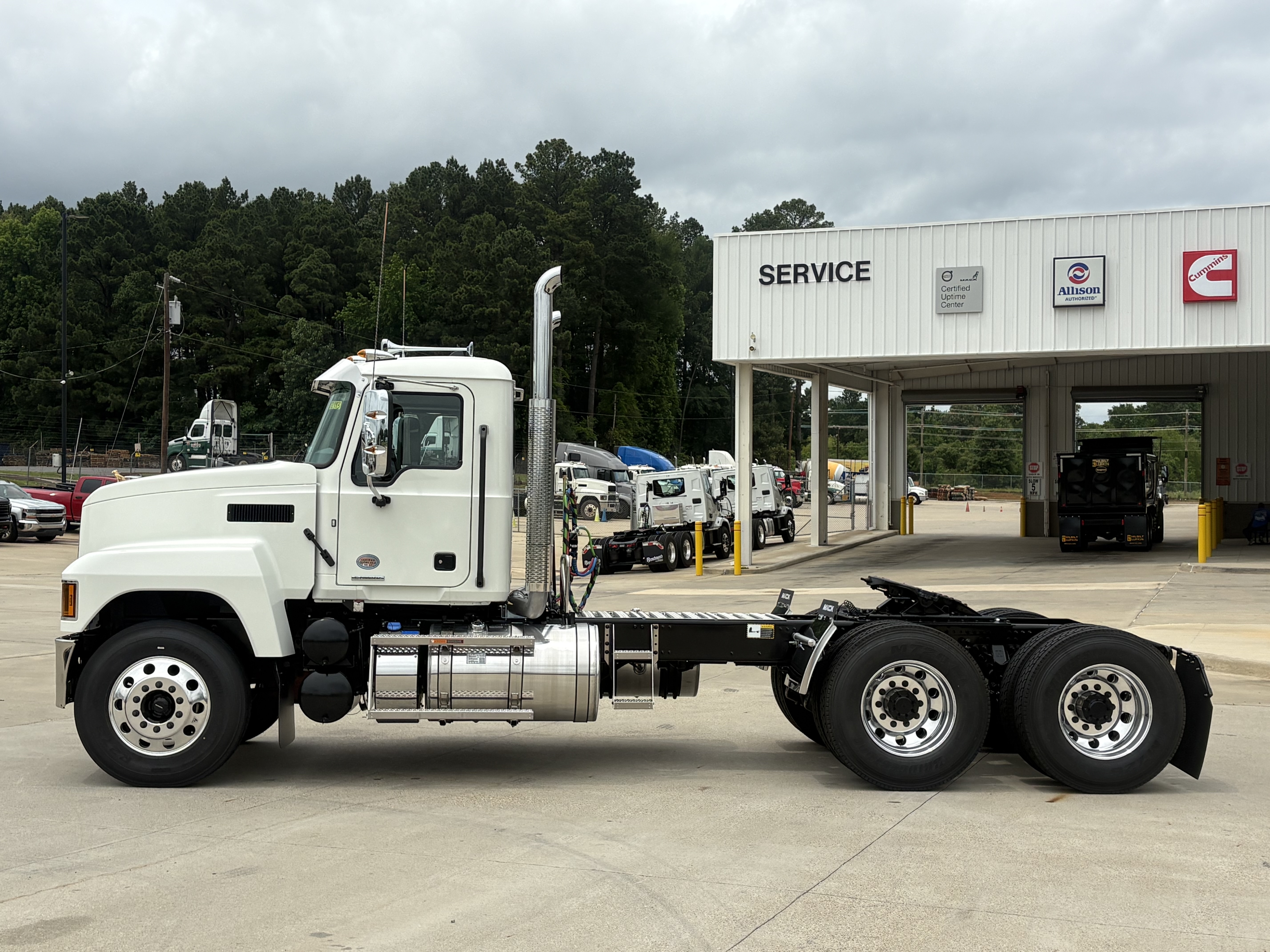 2027 Mack Pinnacle in Shreveport, LA — photo 3