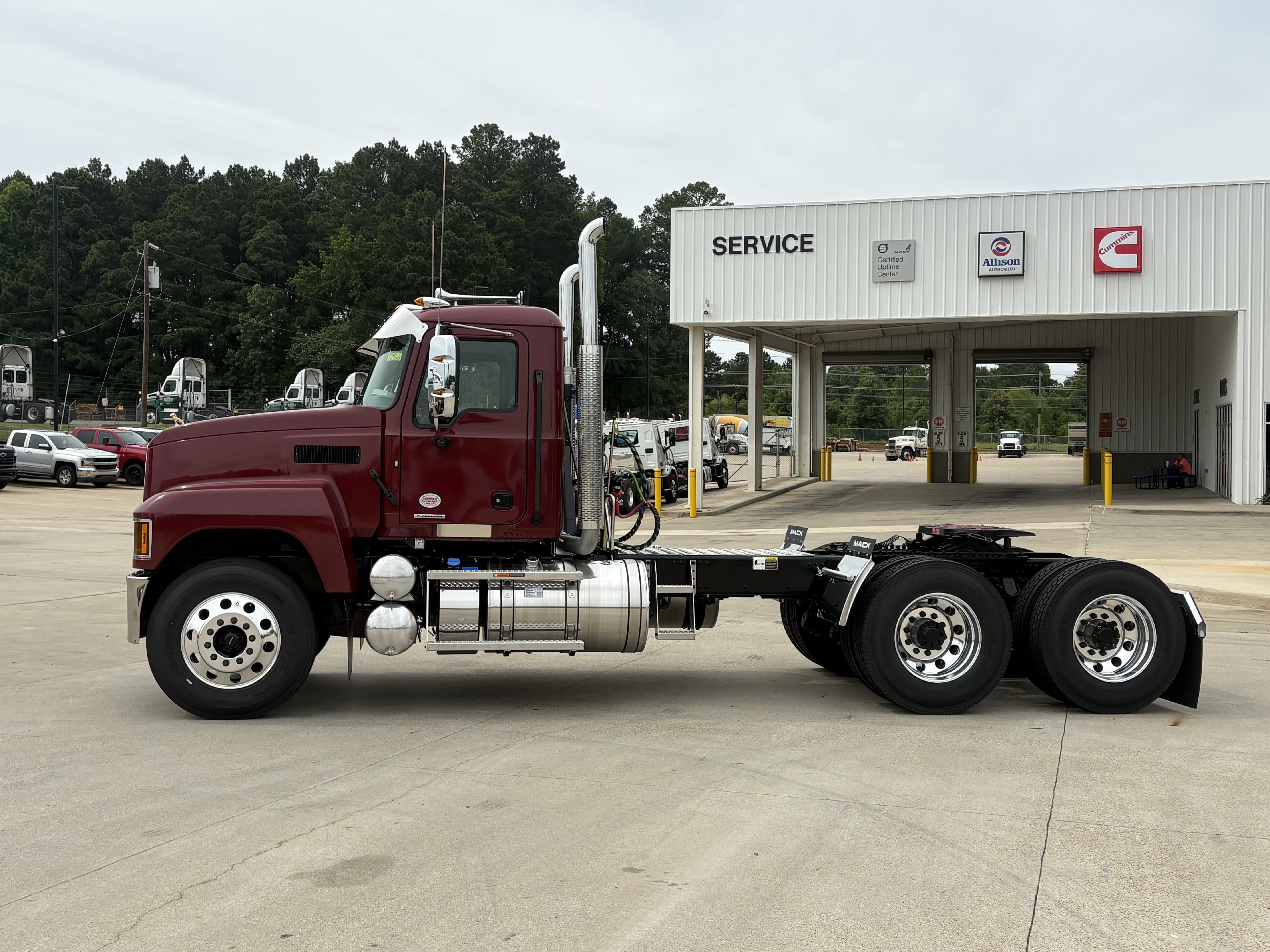 2027 Mack Pinnacle in Shreveport, LA — photo 3