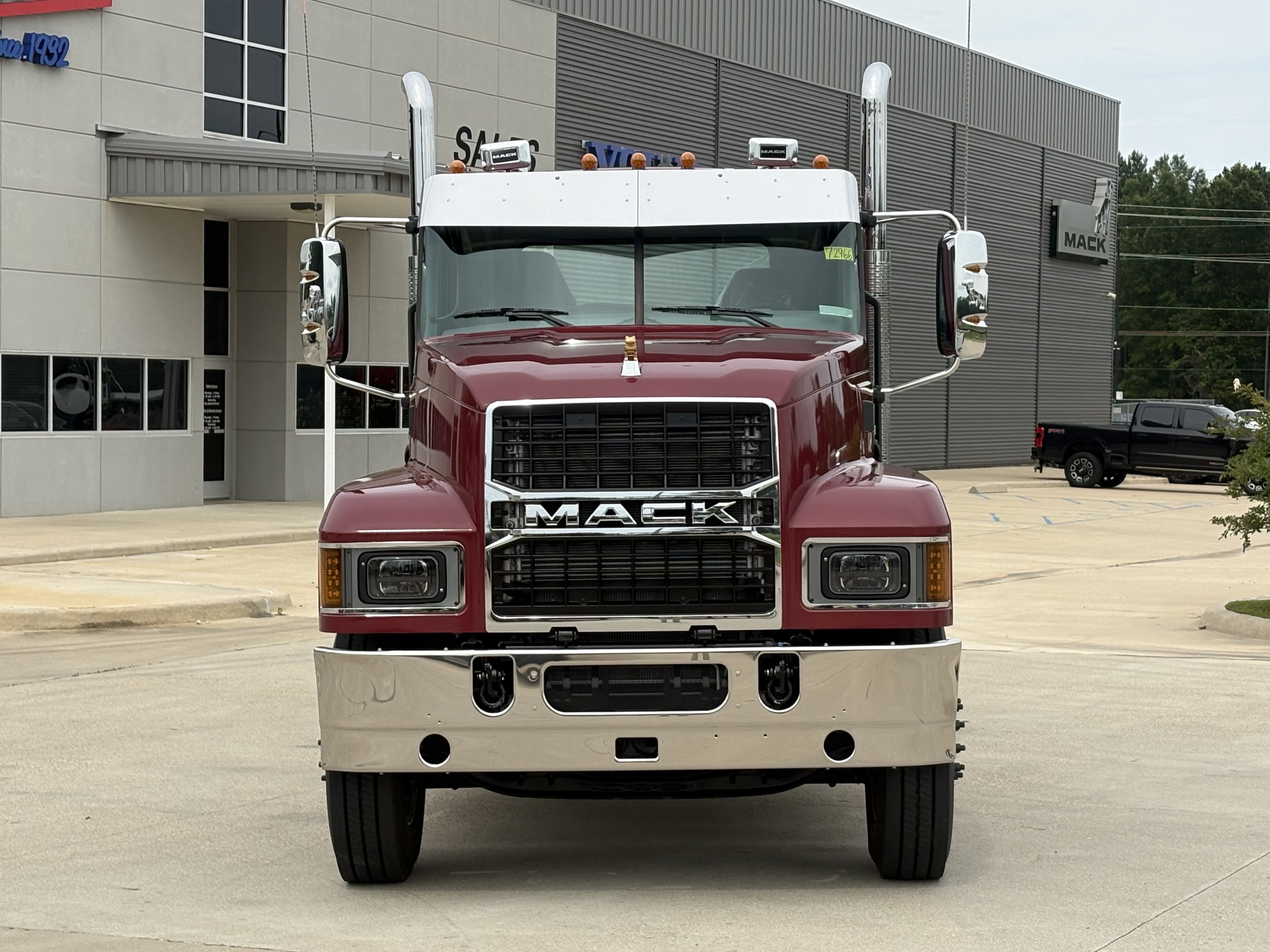 2027 Mack Pinnacle in Shreveport, LA — photo 2
