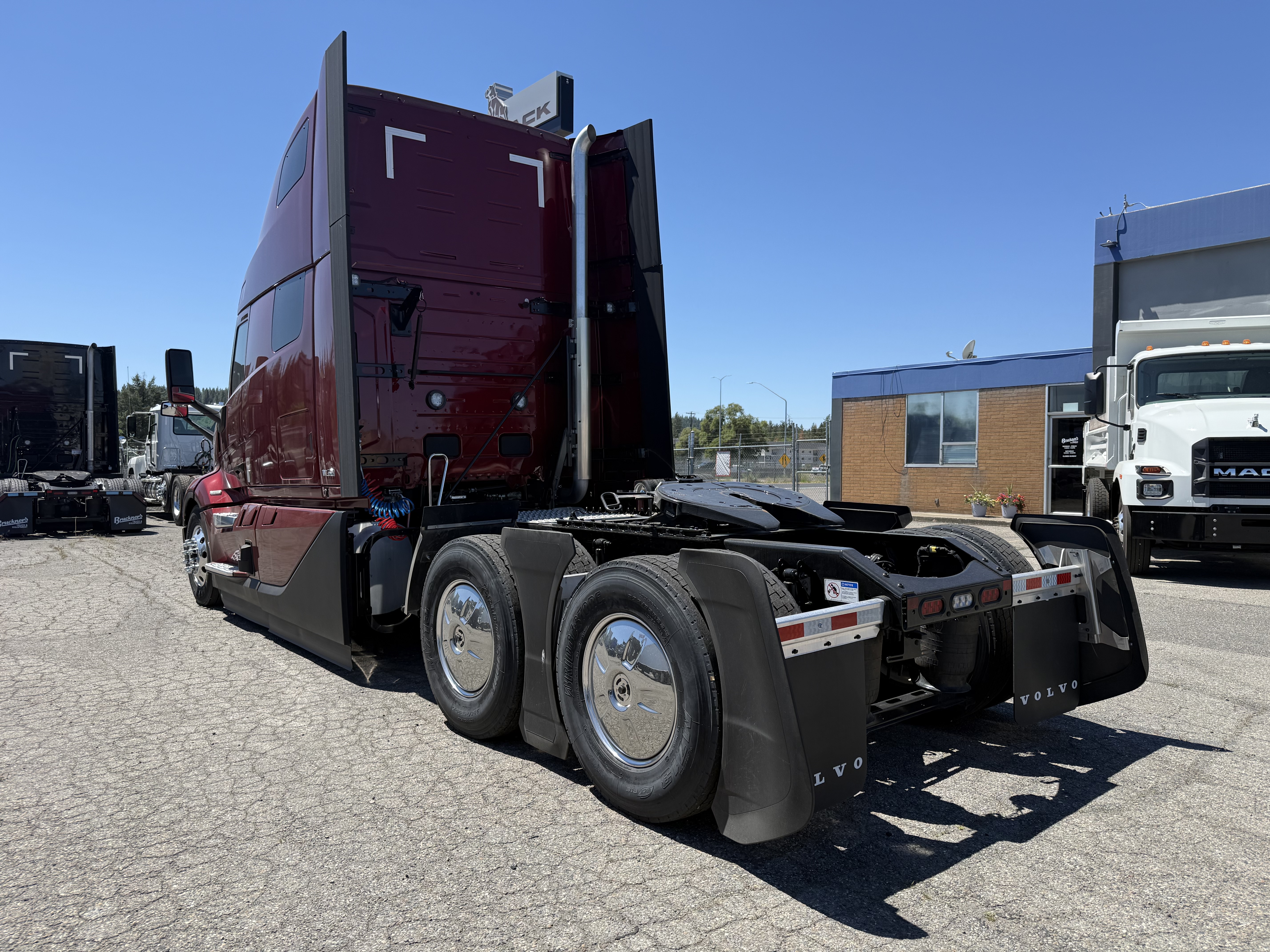 2026 Volvo VNL 860 in Spokane, WA — photo 7