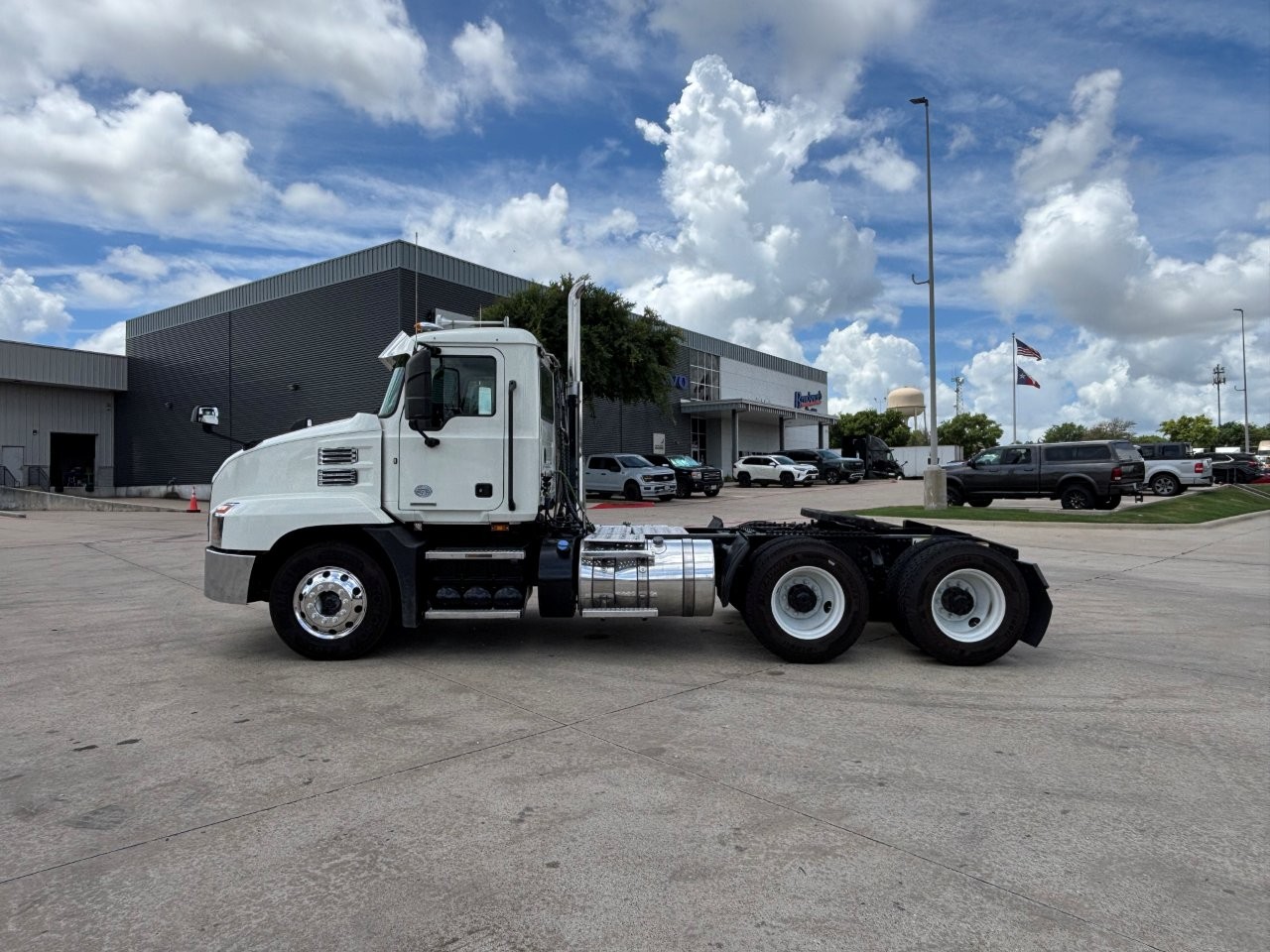 2020 Mack Anthem in Fort Worth, TX — photo 8