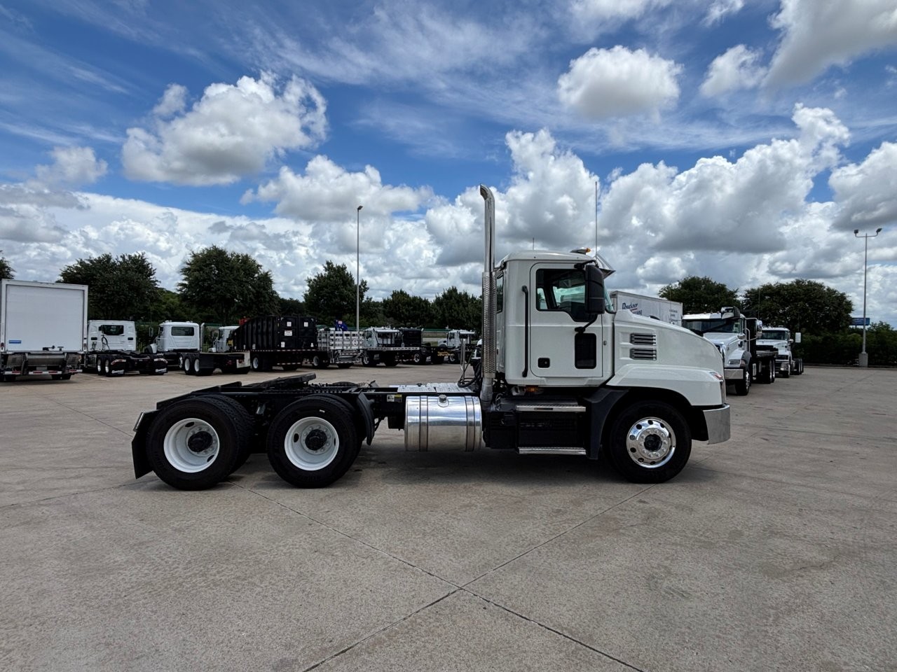 2020 Mack Anthem in Fort Worth, TX — photo 4