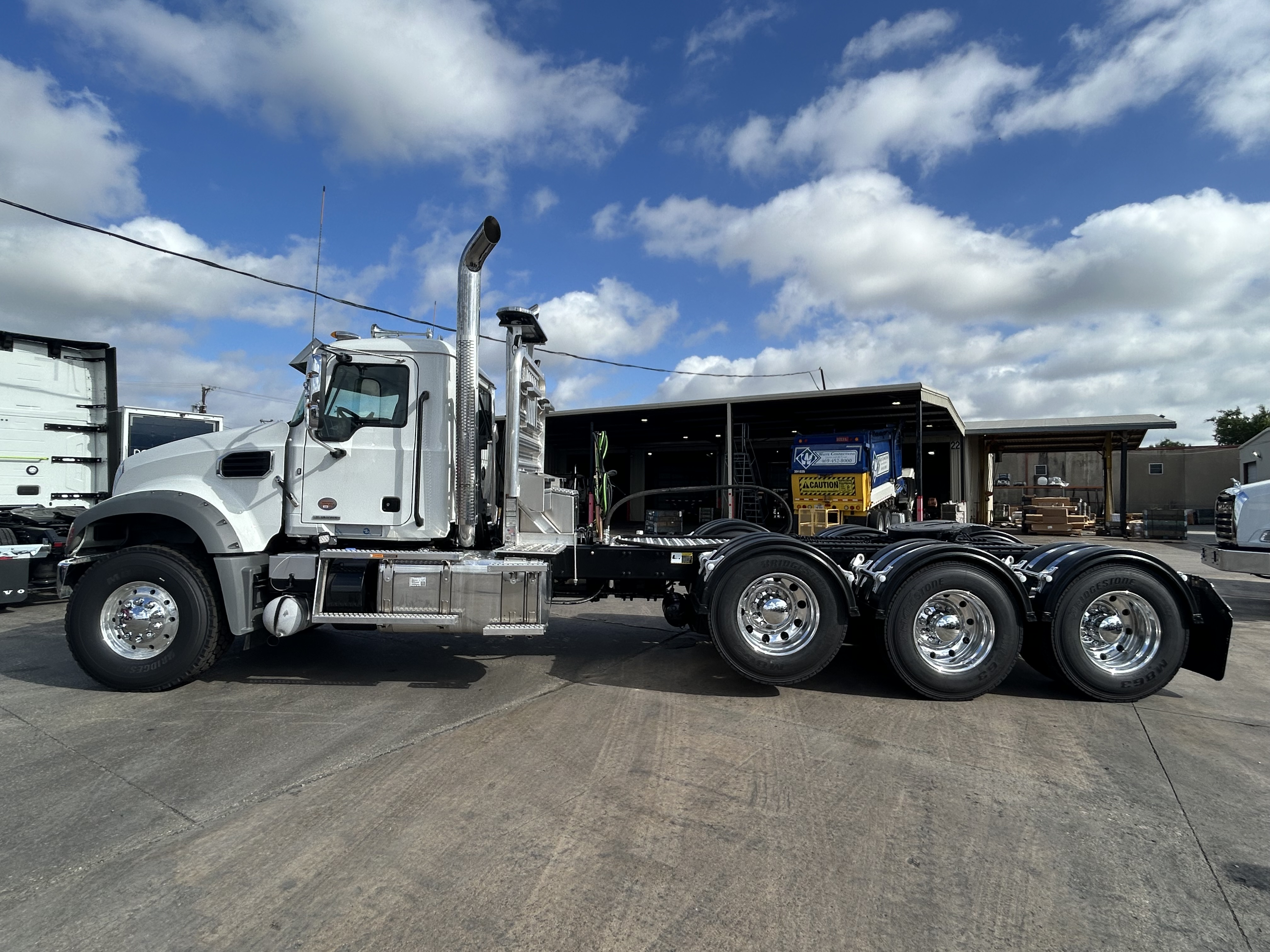 2027 Mack Granite in Dallas Irving Blvd, TX — photo 4