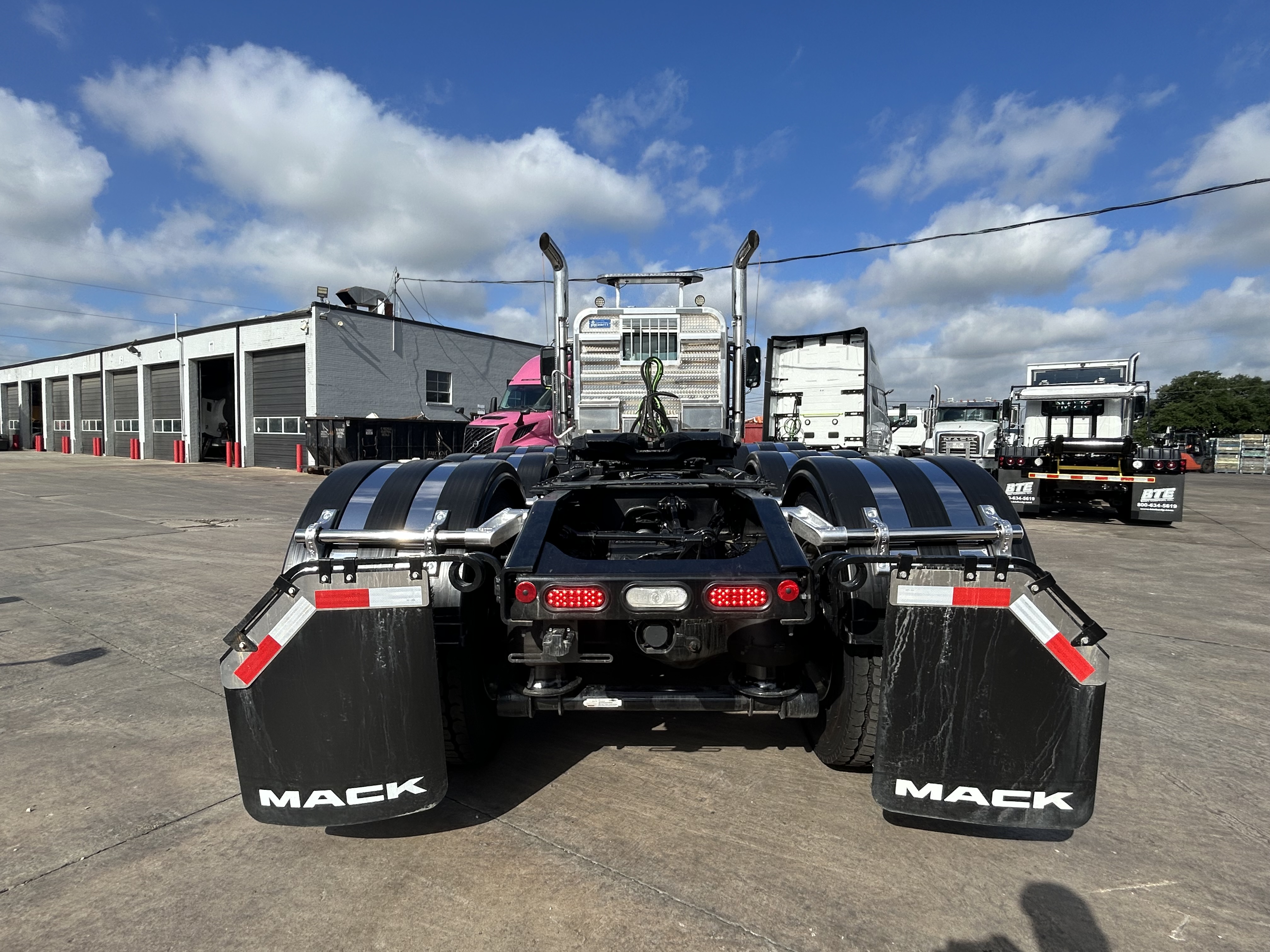 2027 Mack Granite in Dallas Irving Blvd, TX — photo 8