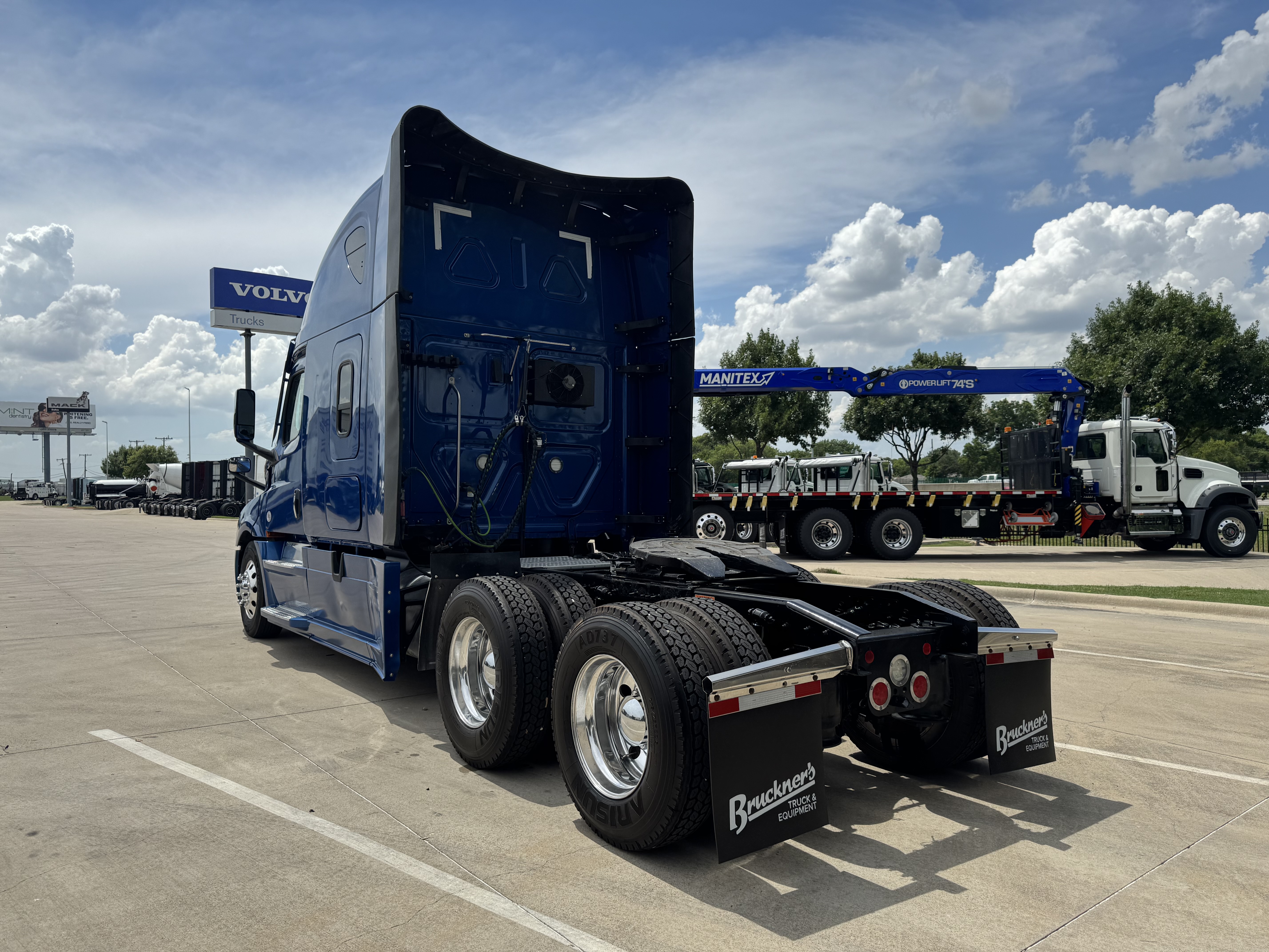 2022 Freightliner Cascadia in Lubbock, TX — photo 3