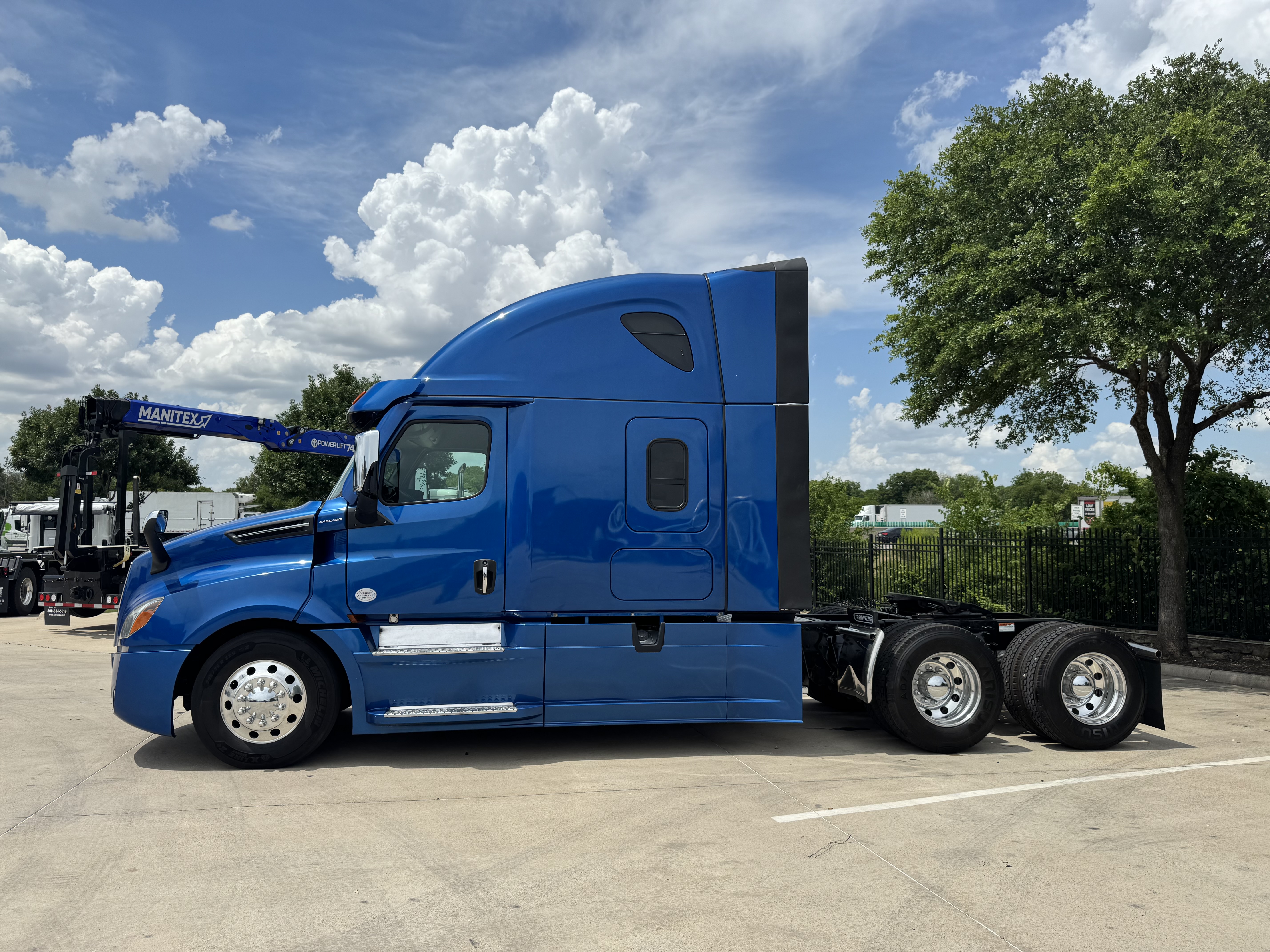 2022 Freightliner Cascadia in Lubbock, TX — photo 2